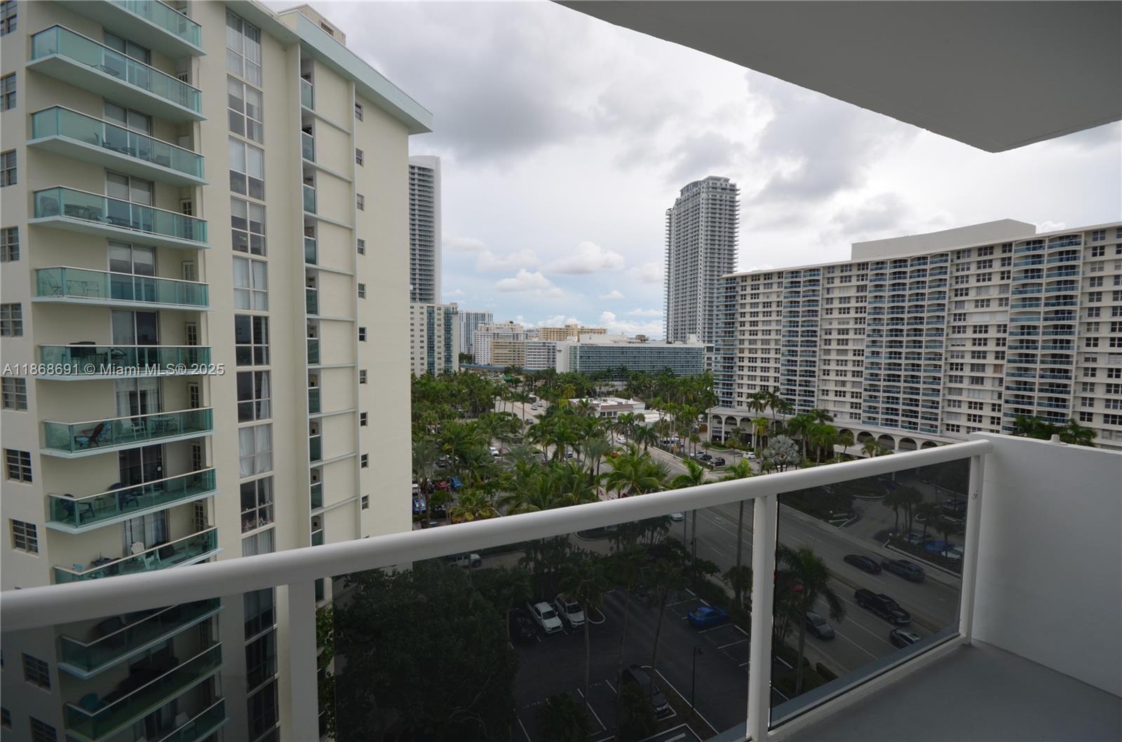 Photo of 3725 Ocean Dr  #1022, Hollywood, Florida, 33019 - 