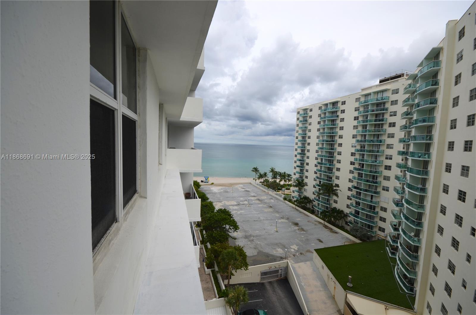 Photo of 3725 Ocean Dr  #1022, Hollywood, Florida, 33019 - 