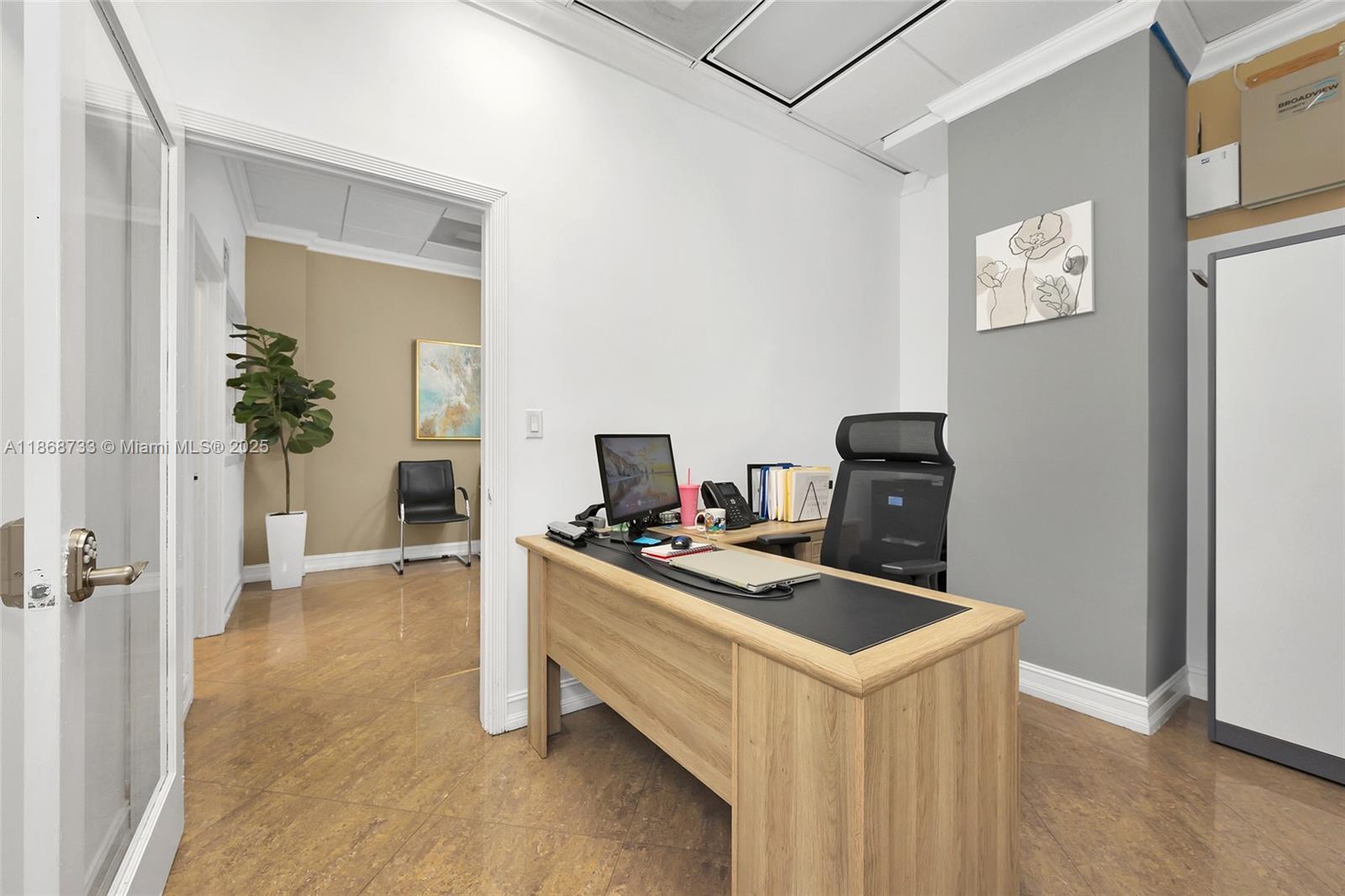 427 & 428  /   sq. ft. $ 2025-08-29 0 Photo