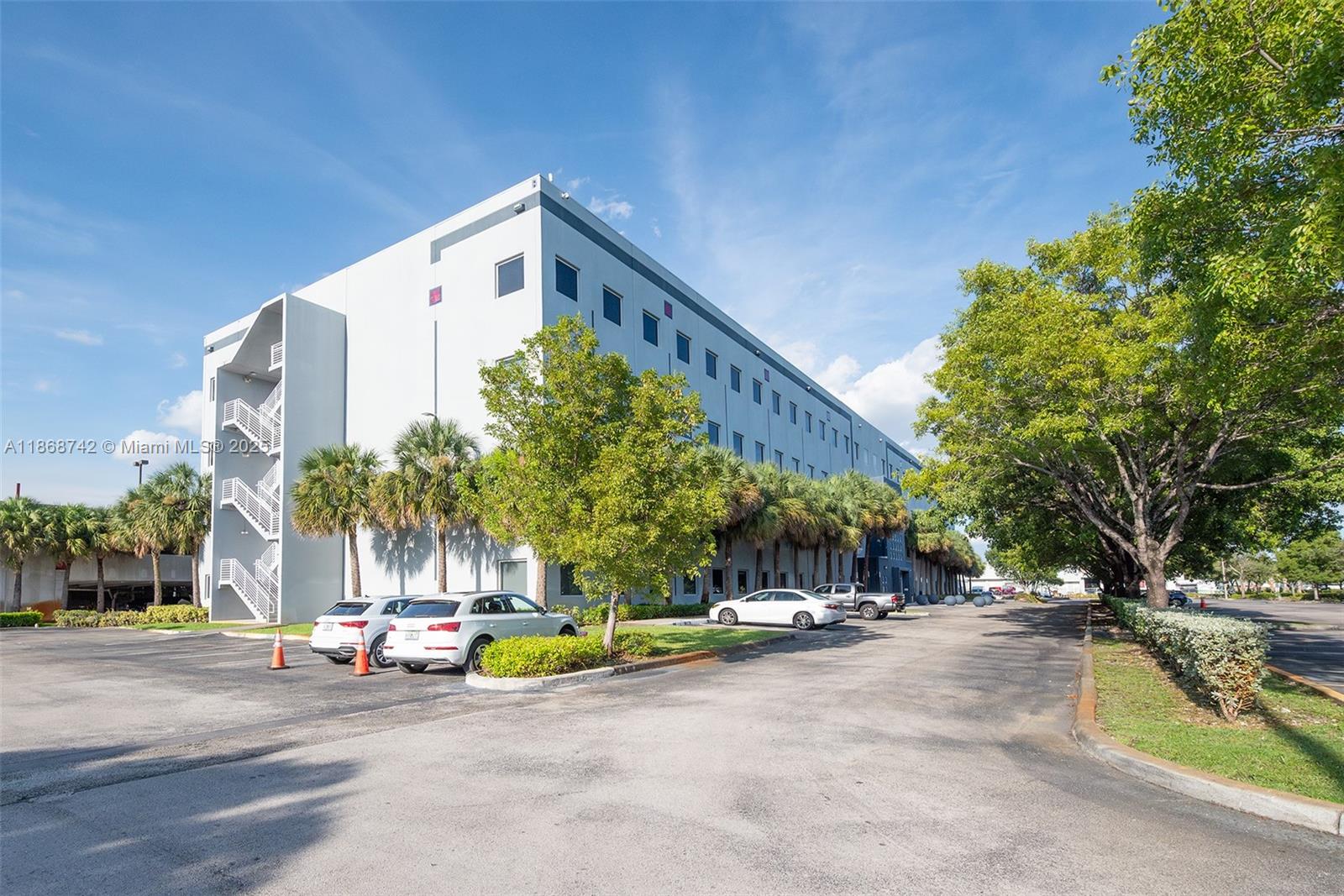 428 & 427  /   sq. ft. $ 2025-08-29 0 Photo