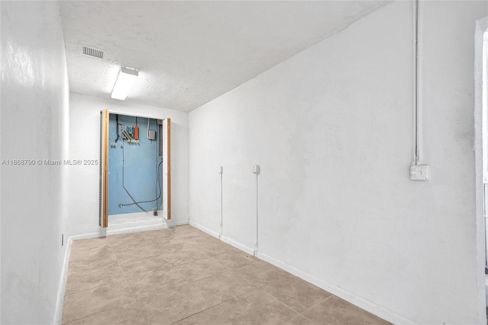 See details / sq. ft. $ 2025-08-29 0 Photo