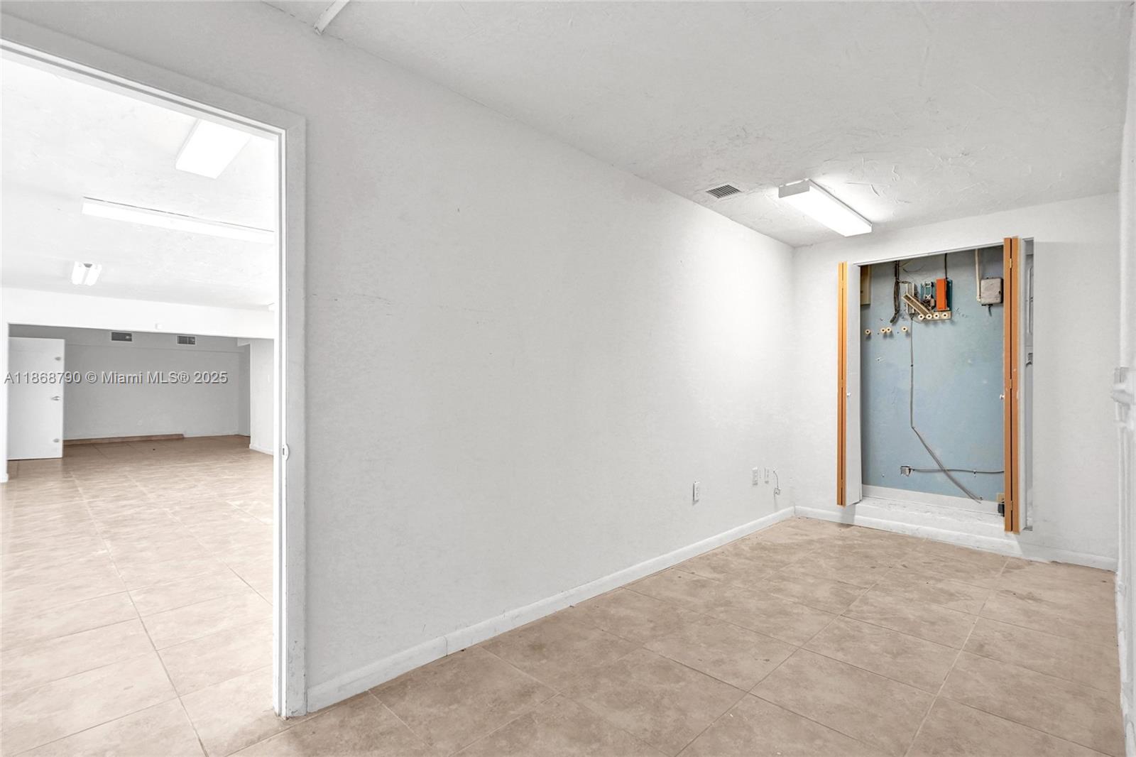 See details / sq. ft. $ 2025-08-29 0 Photo