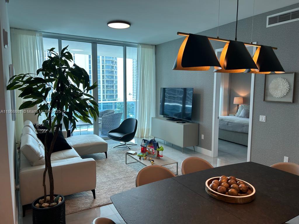 804 2 / 3 1382 sq. ft. $ 2025-08-29 0 Photo