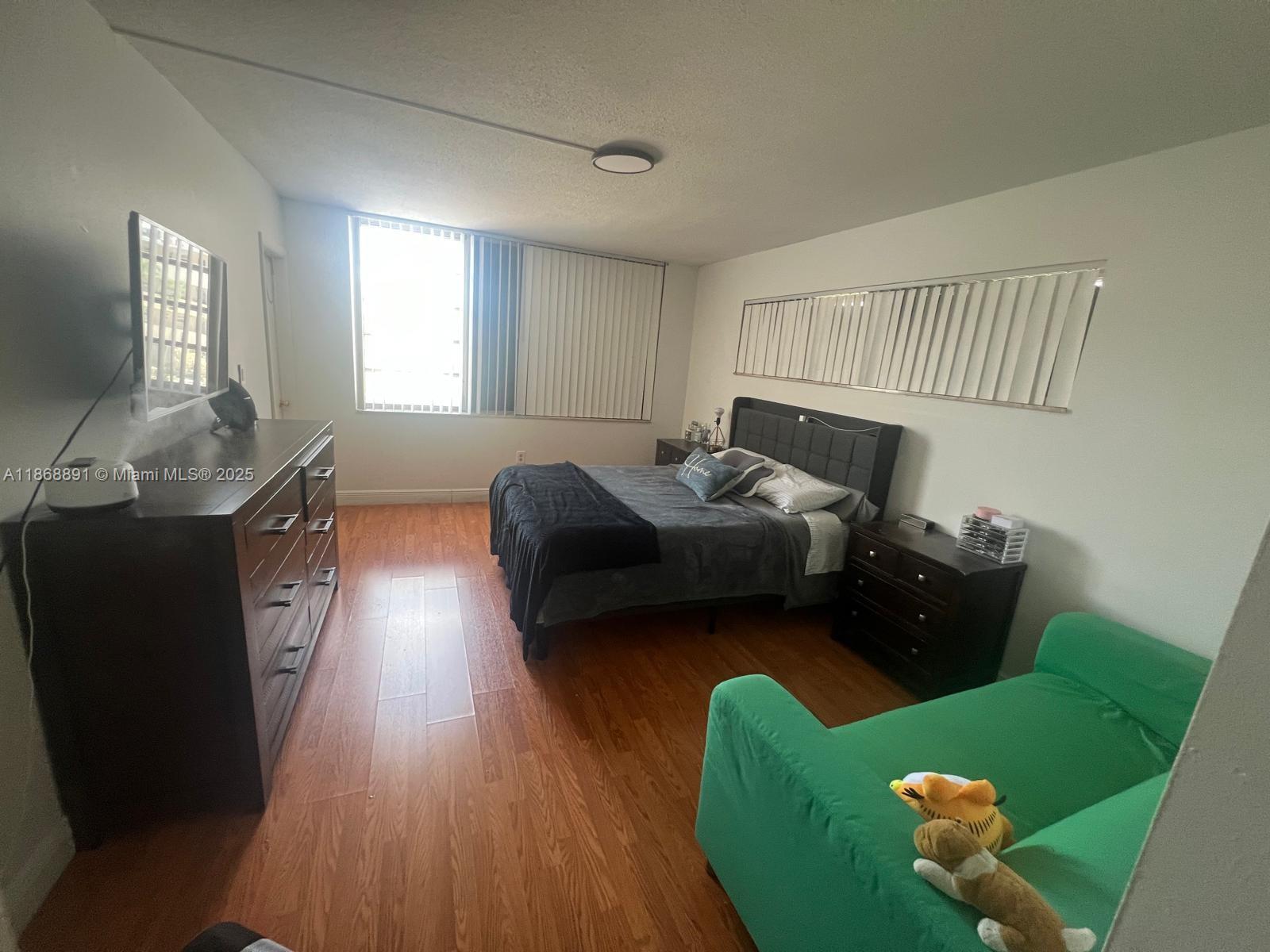 301-3 1 / 1 909 sq. ft. $ 2025-08-29 0 Photo