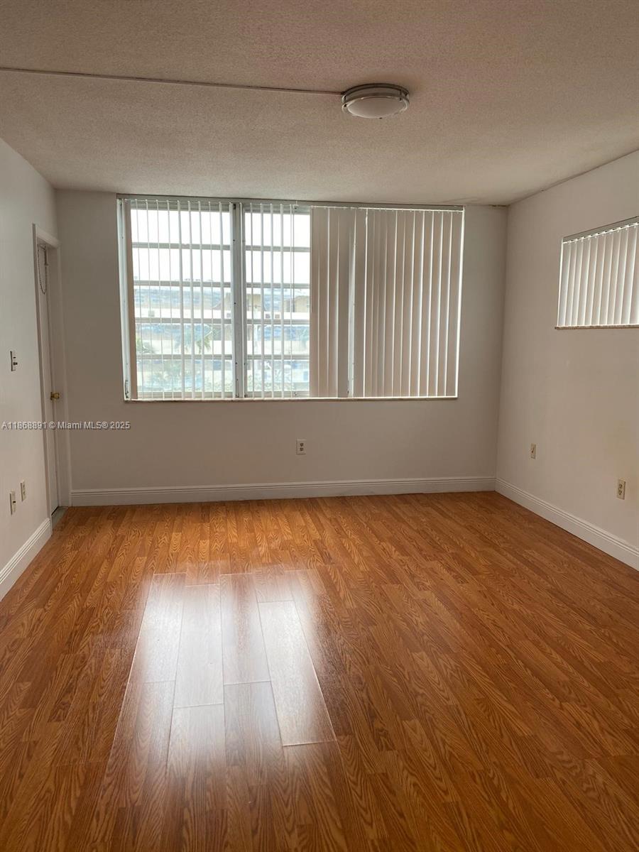 301-3 1 / 1 909 sq. ft. $ 2025-08-29 0 Photo