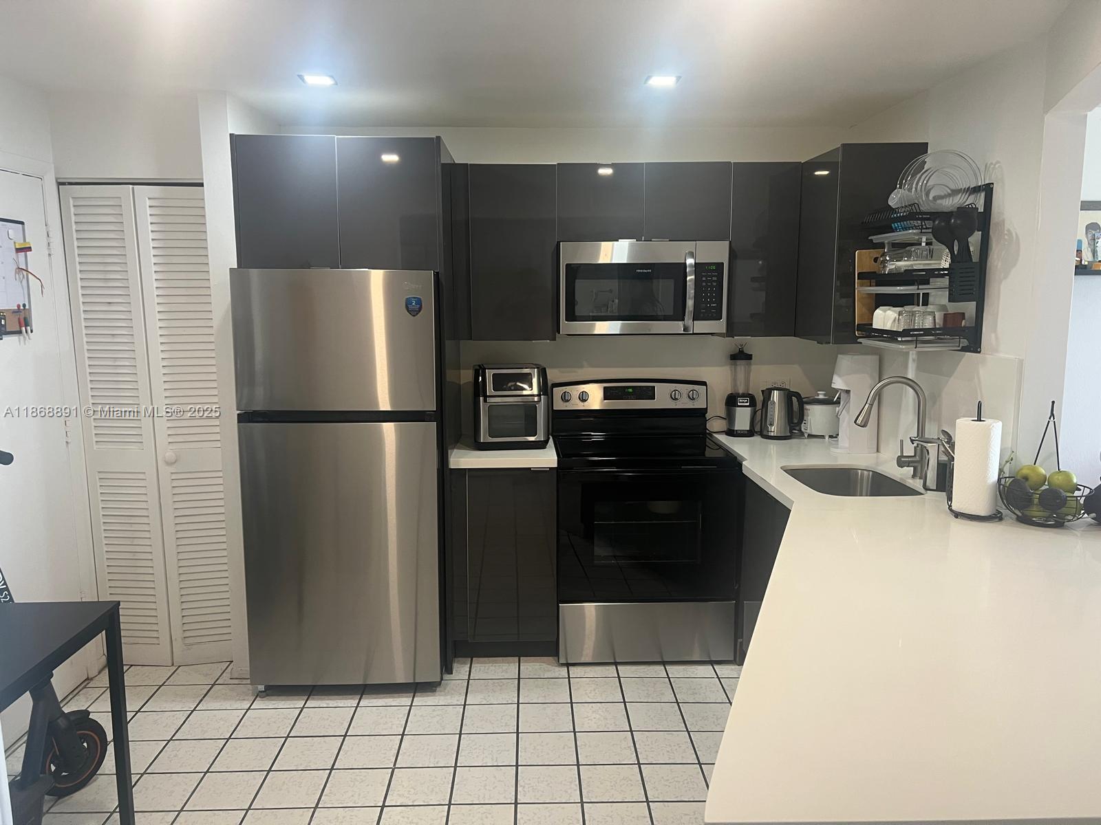 301-3 1 / 1 909 sq. ft. $ 2025-08-29 0 Photo