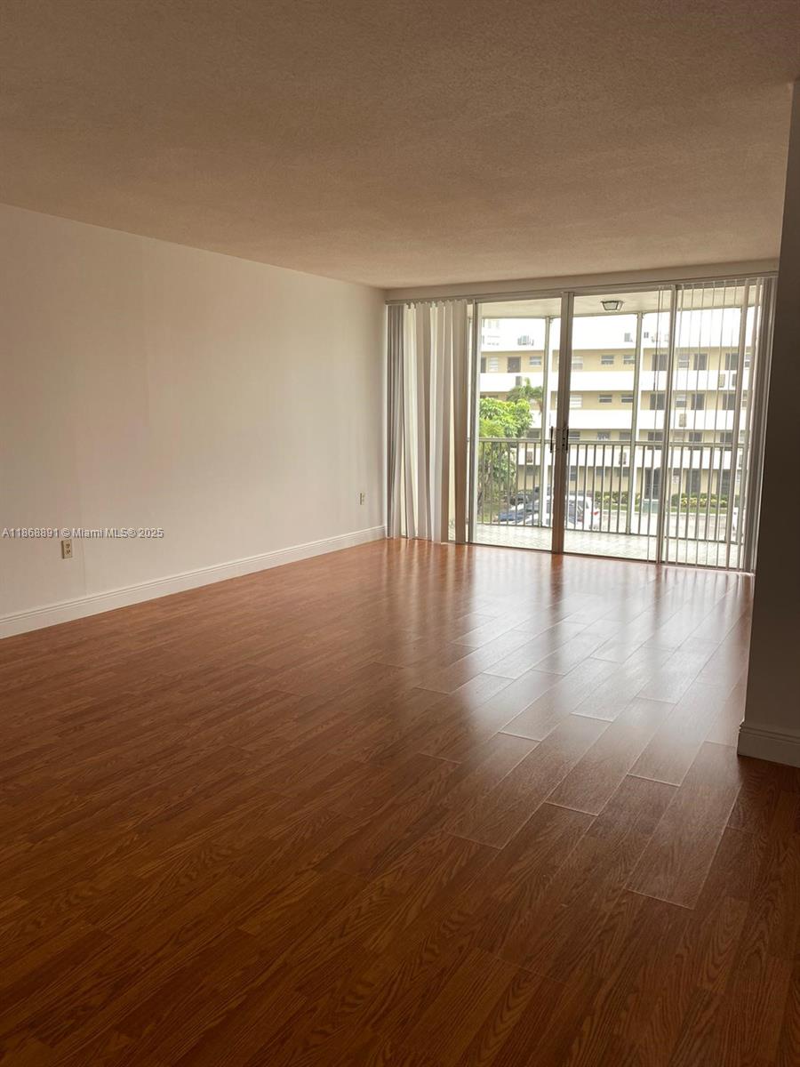 301-3 1 / 1 909 sq. ft. $ 2025-08-29 0 Photo