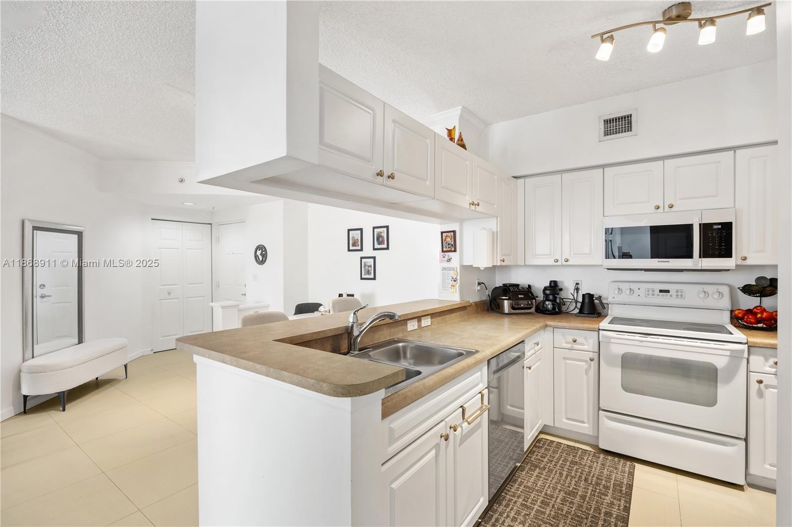 Photo of 17100 Bay Rd #1810, Sunny Isles Beach, Florida, 33160 -