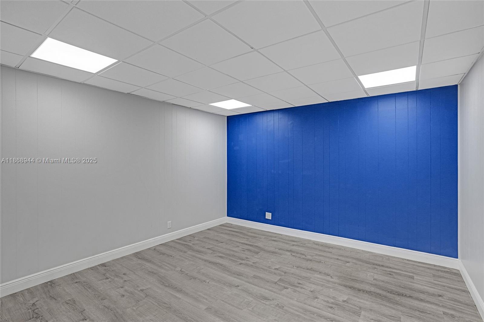   /   sq. ft. $ 2025-08-29 0 foto