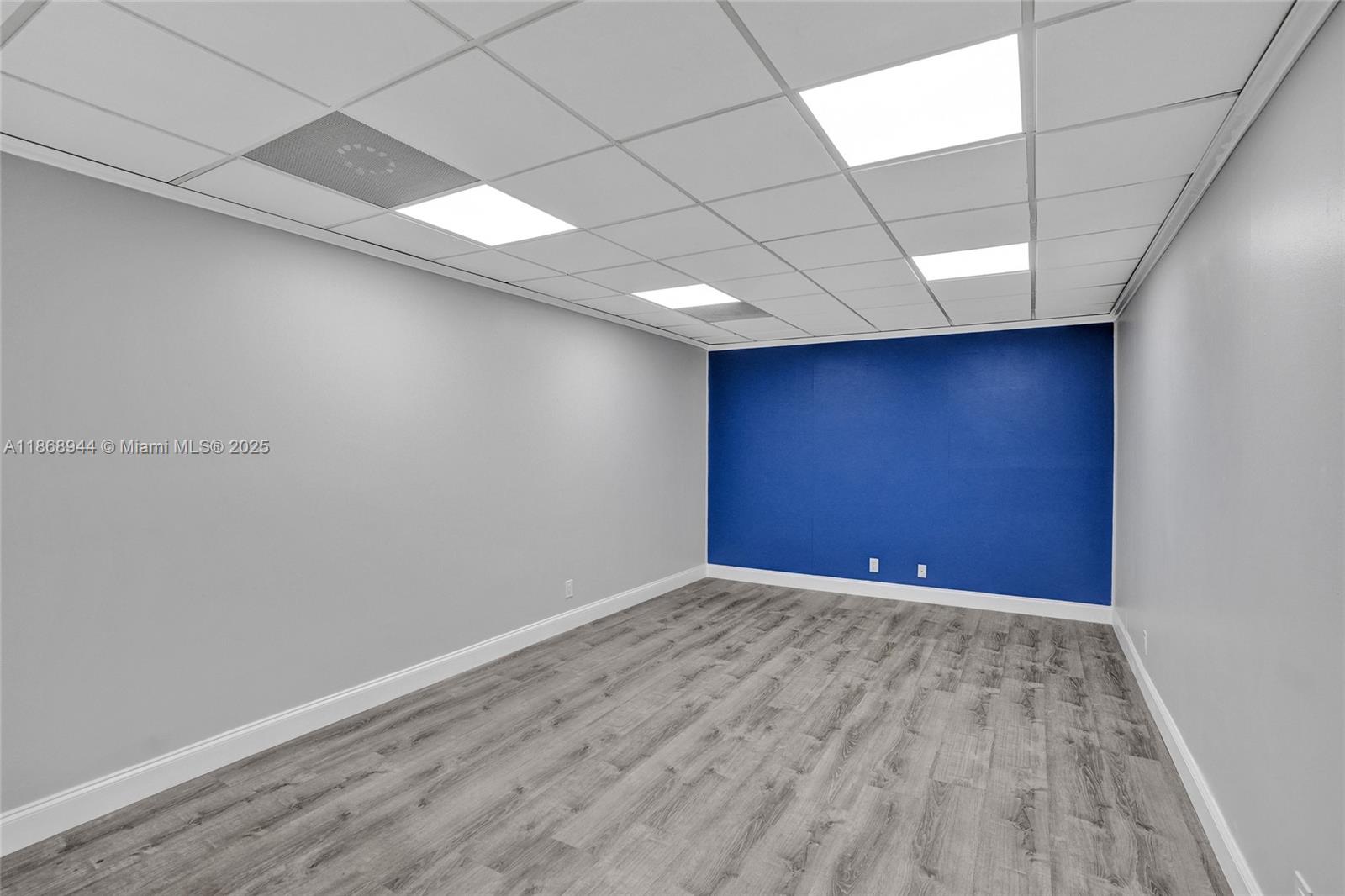   /   sq. ft. $ 2025-08-29 0 foto