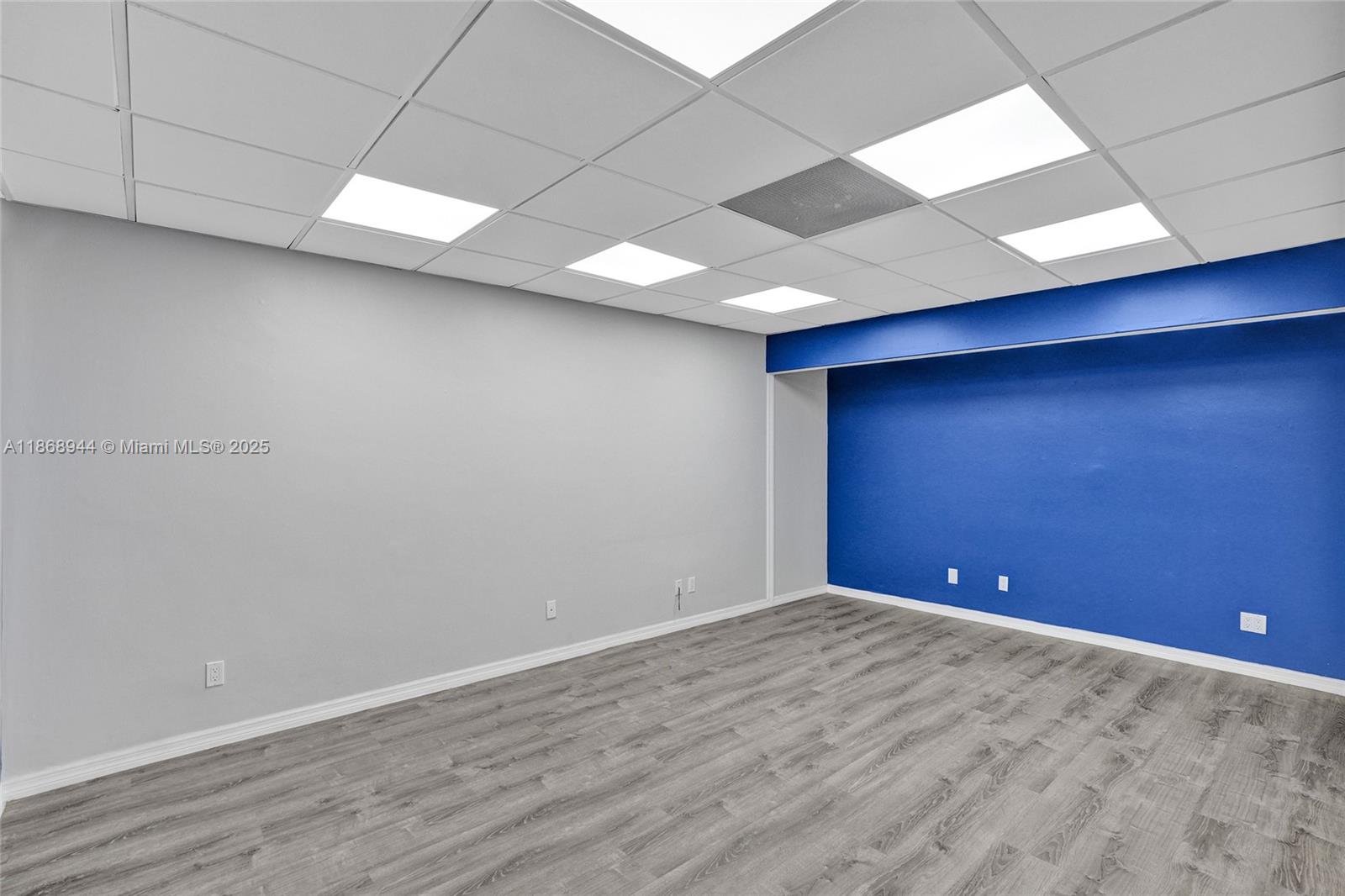   /   sq. ft. $ 2025-08-29 0 foto