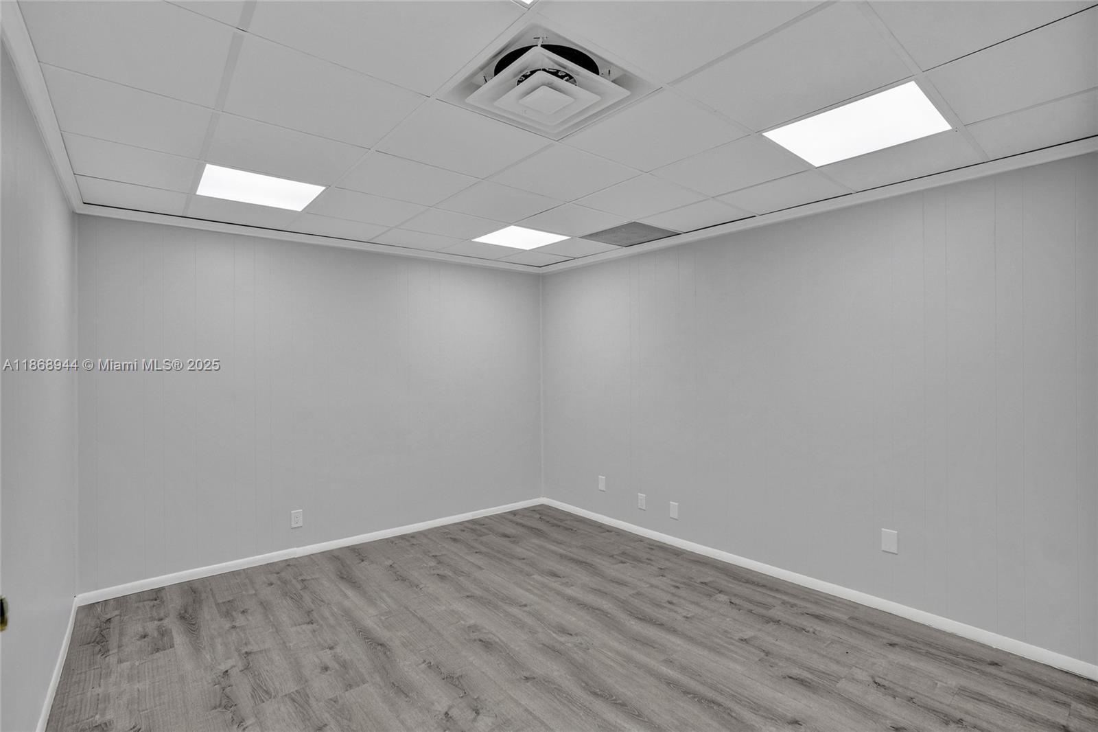   /   sq. ft. $ 2025-08-29 0 foto