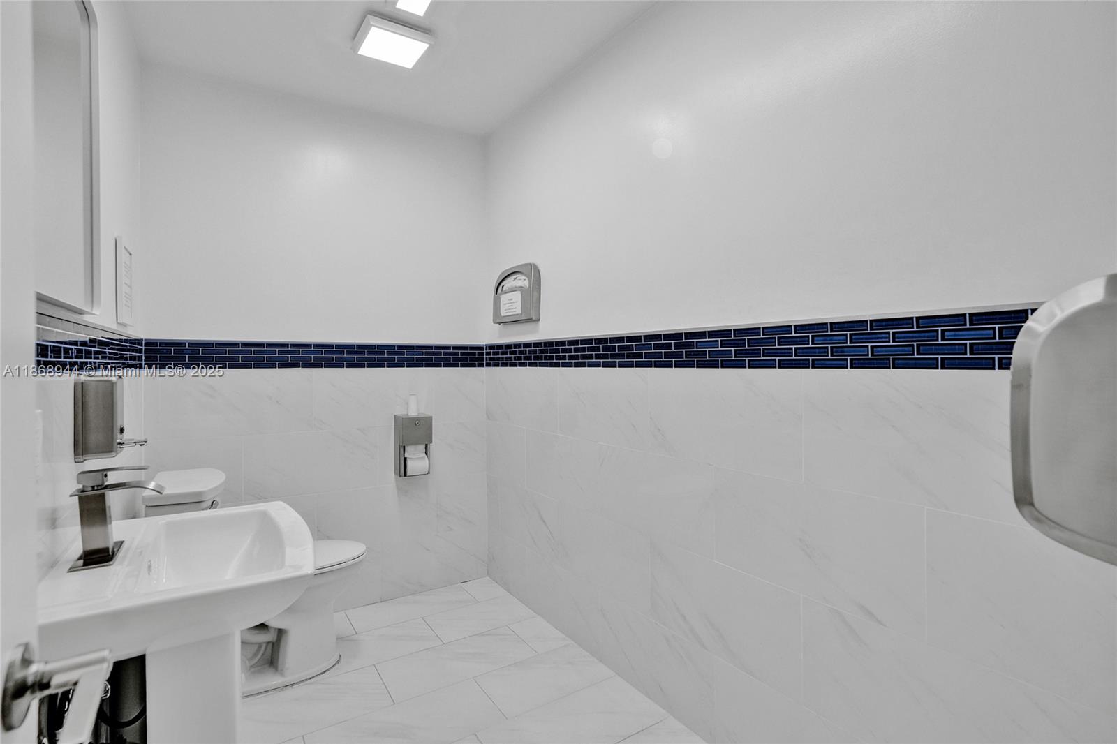   /   sq. ft. $ 2025-08-29 0 foto