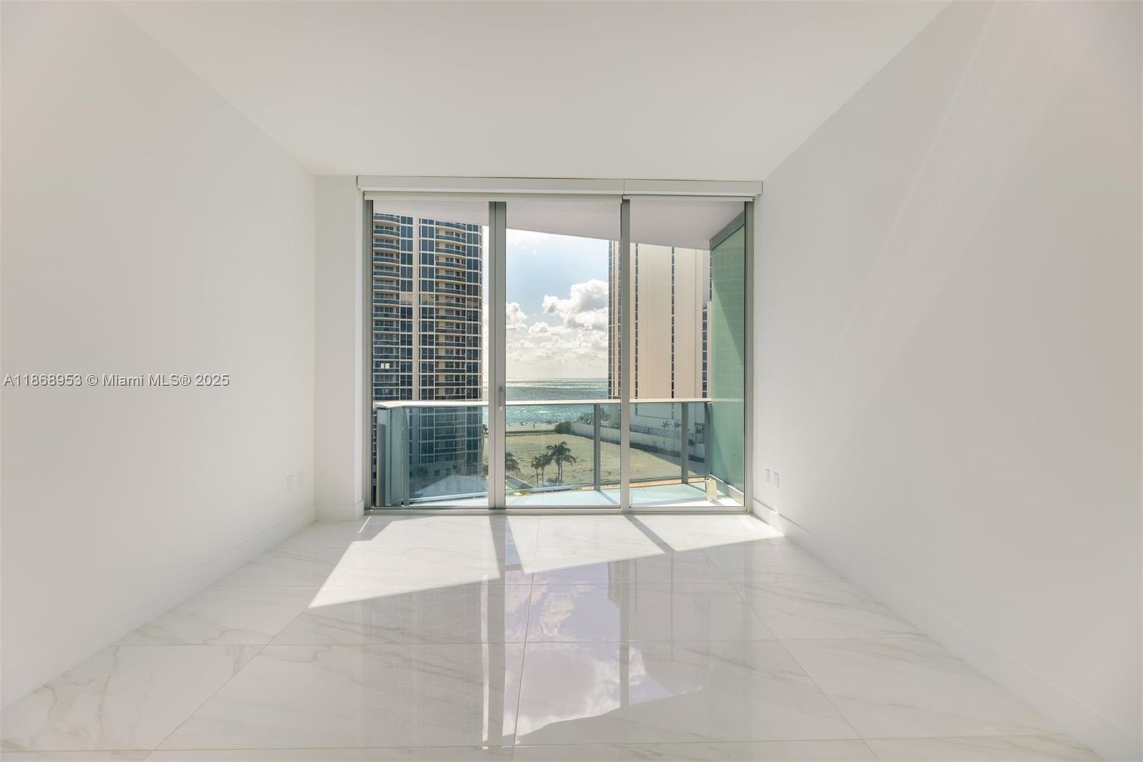 805 2 / 3 1675 sq. ft. $ 2025-08-29 0 foto