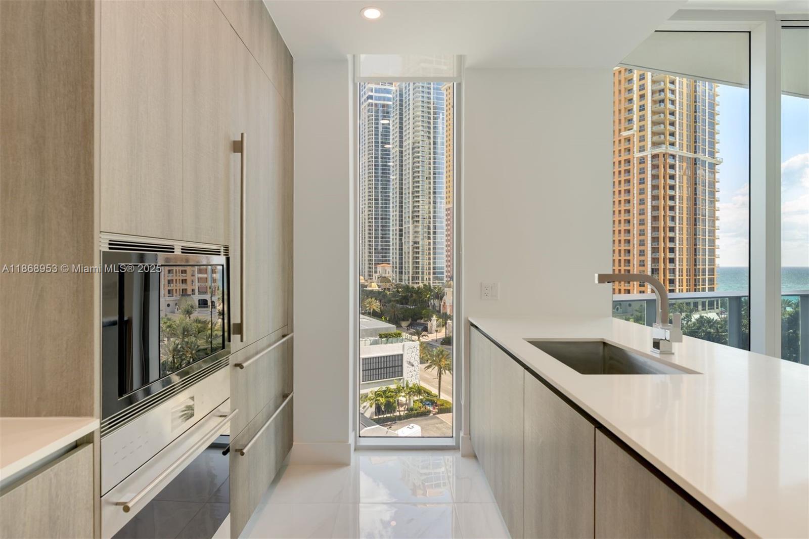 805 2 / 3 1675 sq. ft. $ 2025-08-29 0 foto