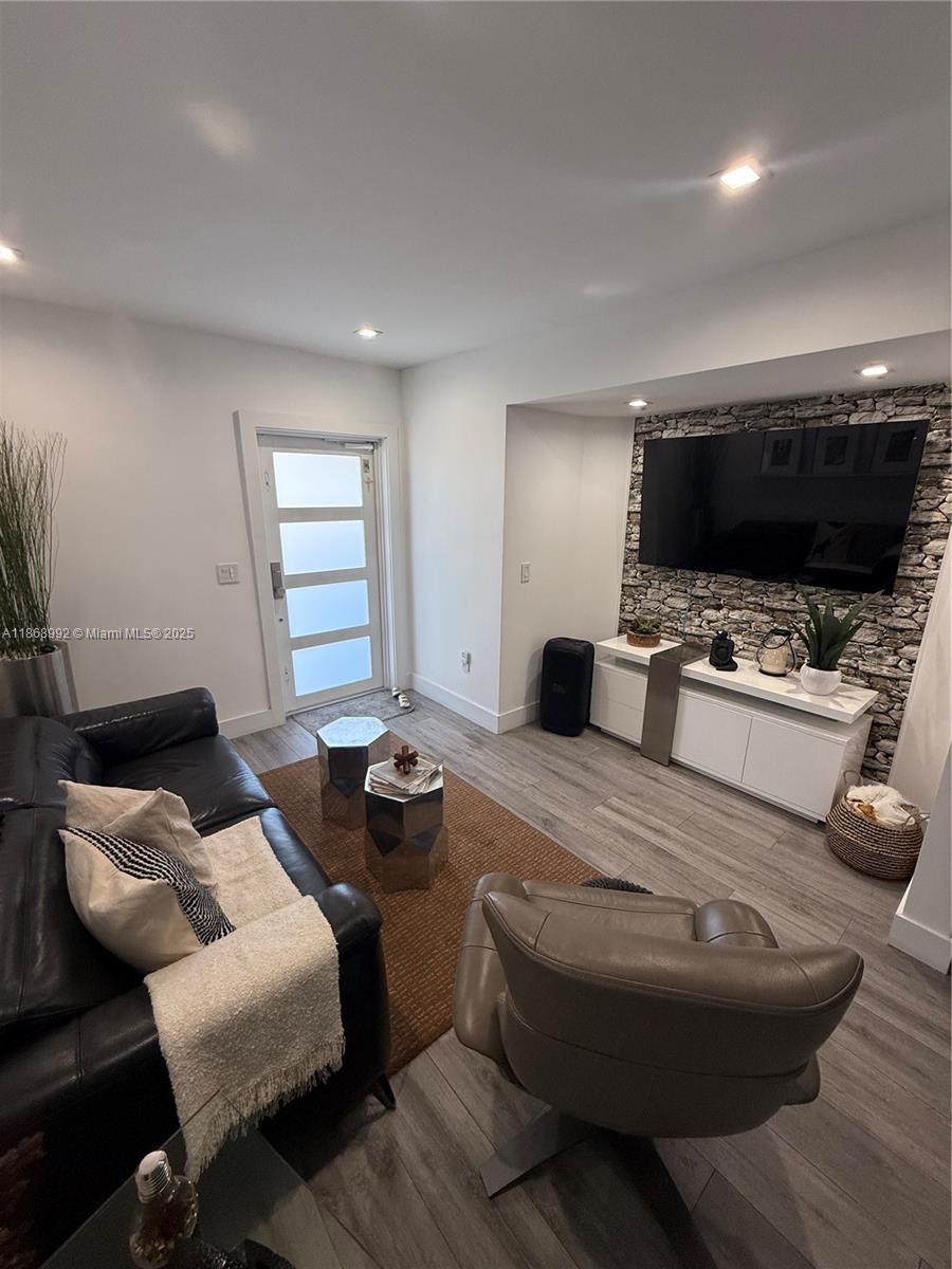 See details / 1700 sq. ft. $ 2025-08-29 0 Photo