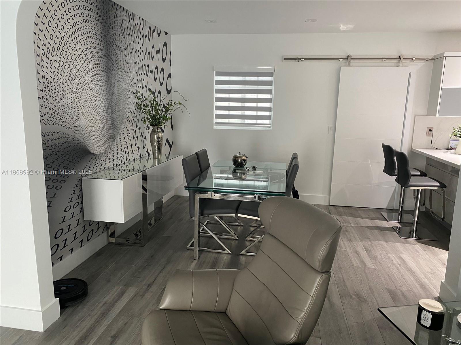 See details / 1700 sq. ft. $ 2025-08-29 0 Photo