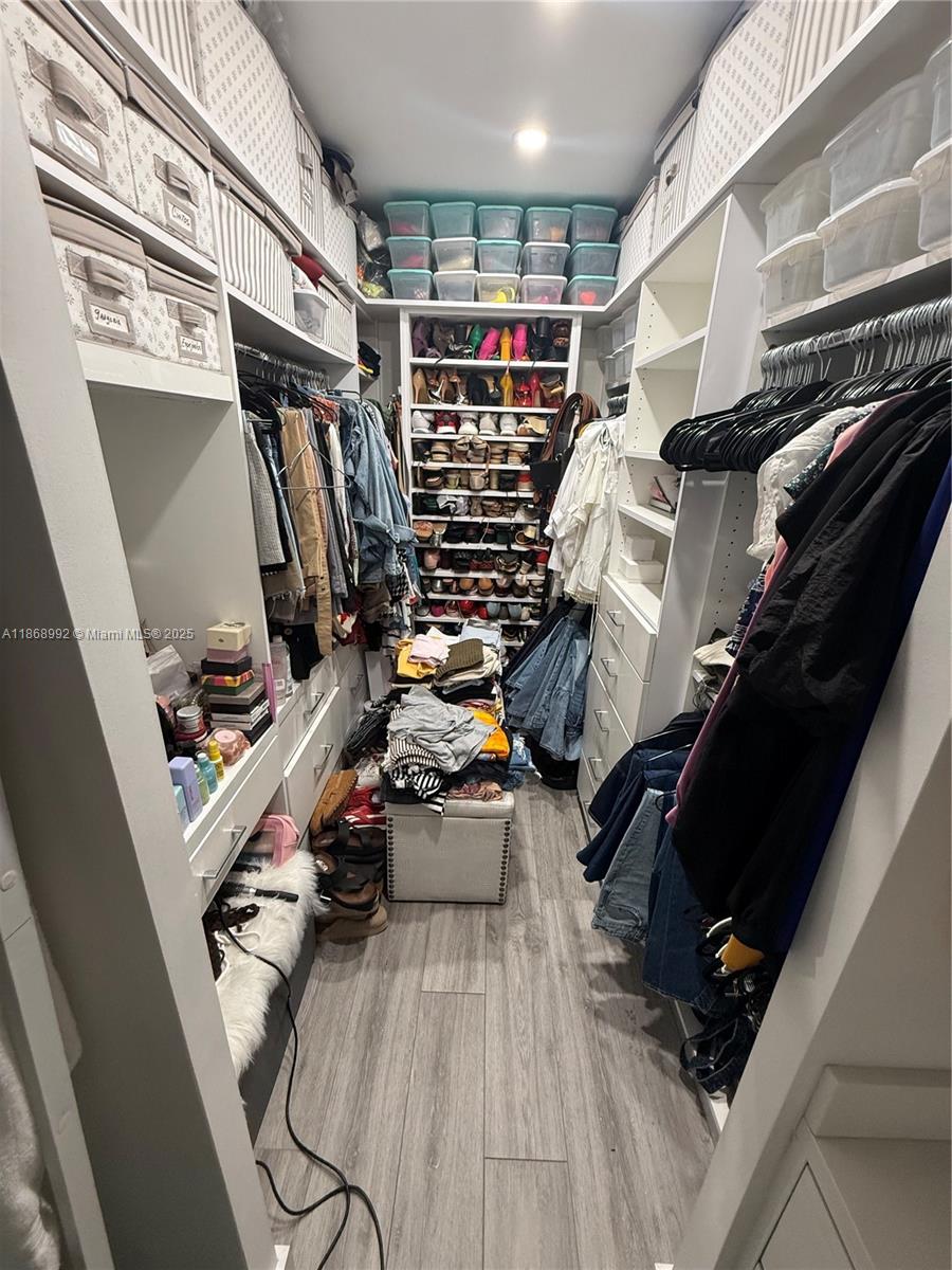 See details / 1700 sq. ft. $ 2025-08-29 0 Photo