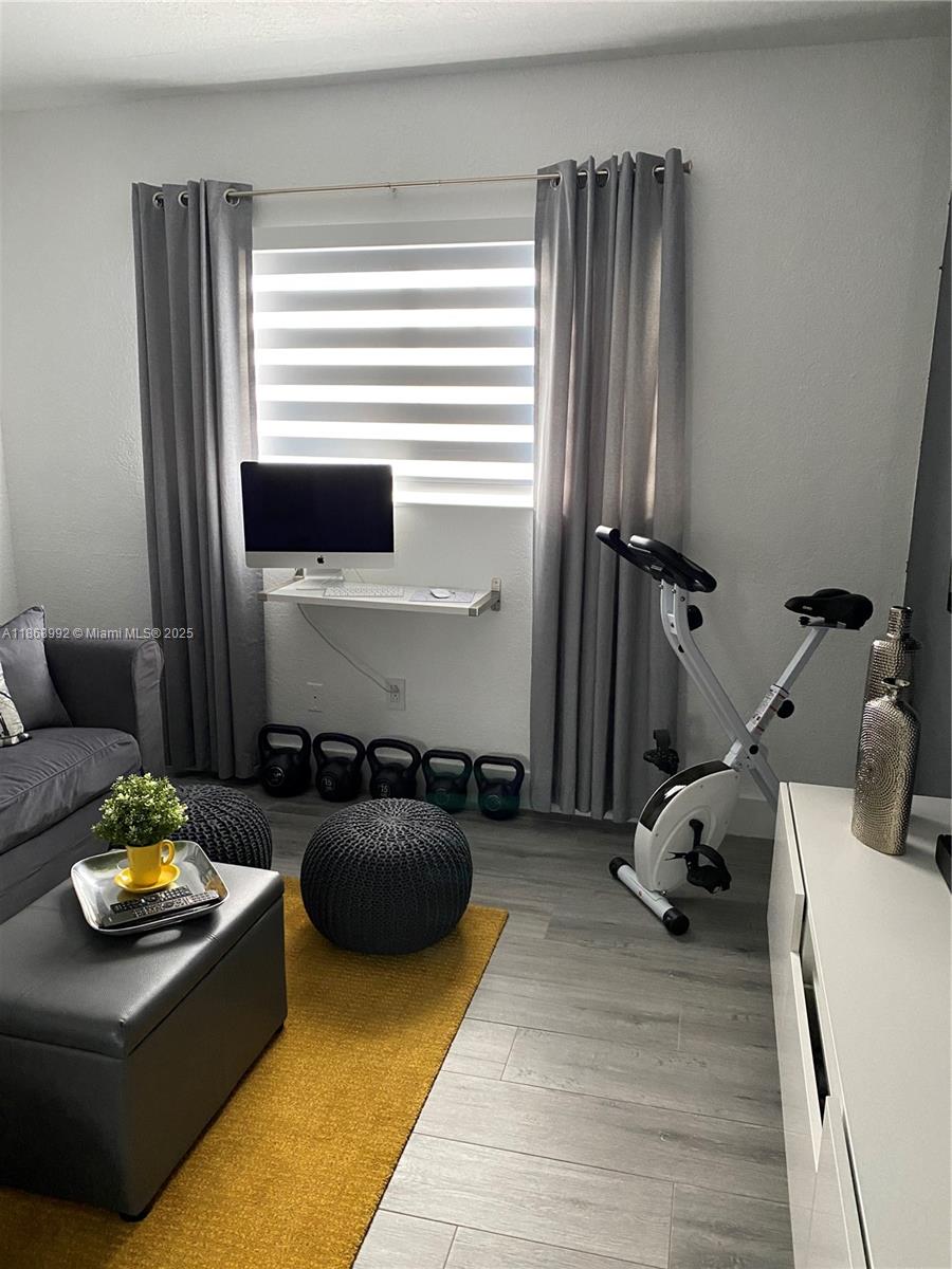 See details / 1700 sq. ft. $ 2025-08-29 0 Photo