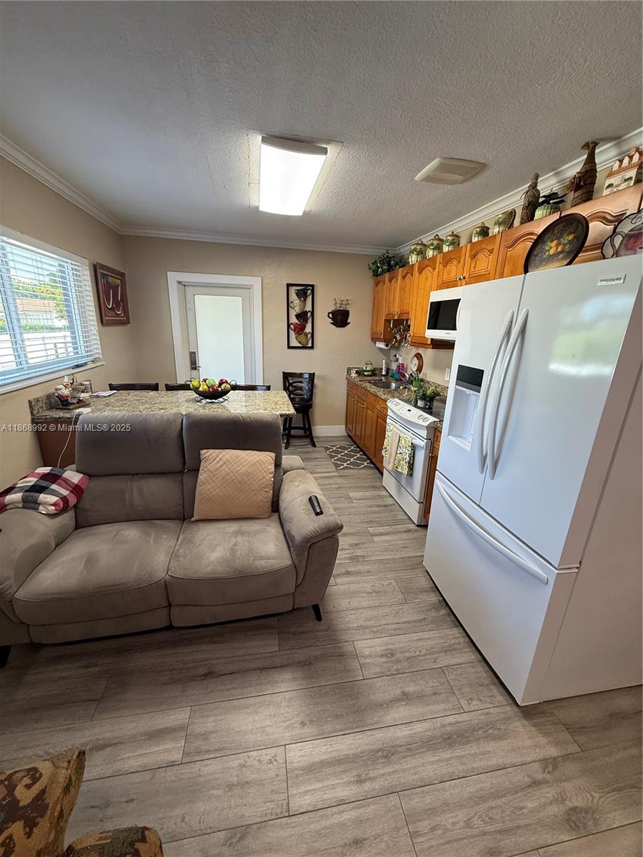 See details / 1700 sq. ft. $ 2025-08-29 0 Photo