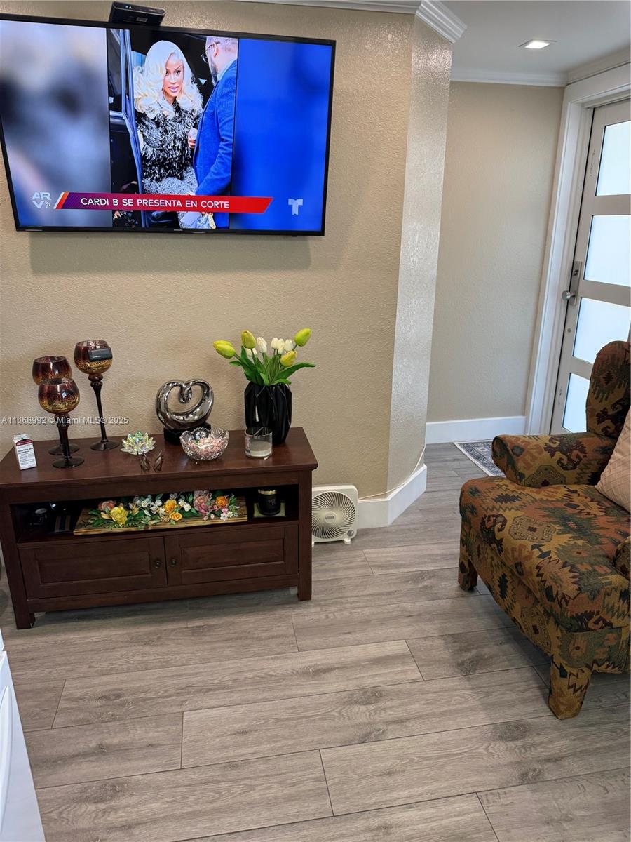 See details / 1700 sq. ft. $ 2025-08-29 0 Photo