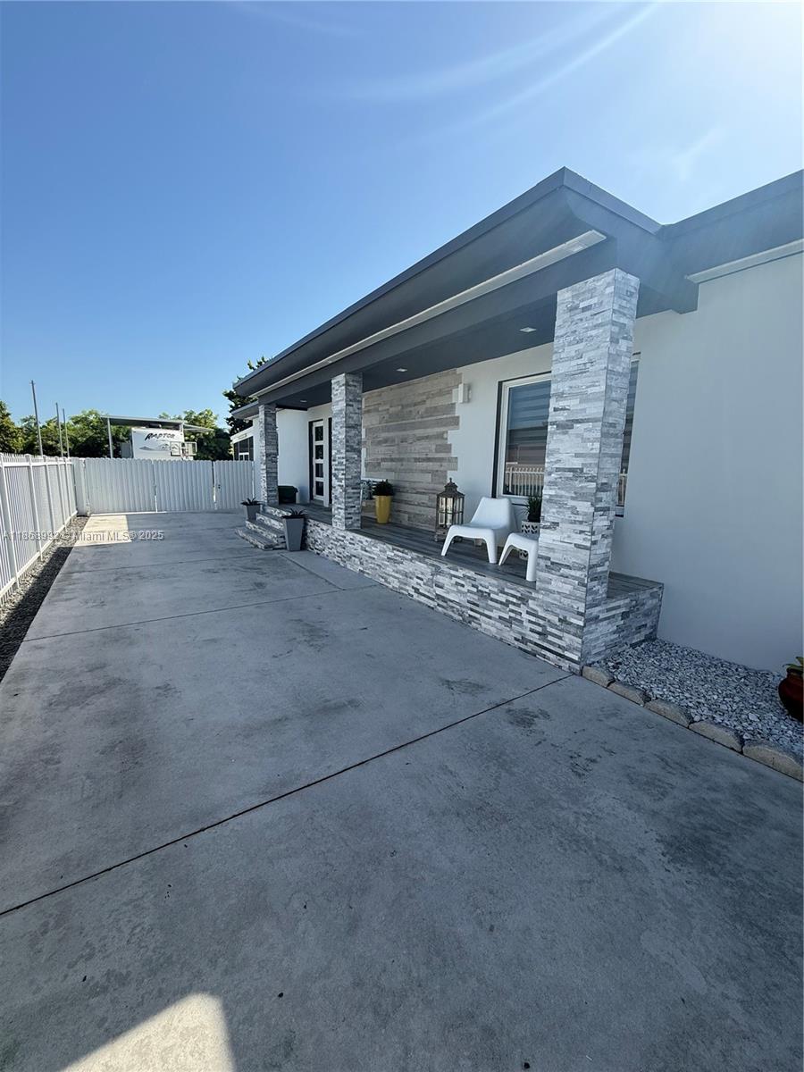 See details / 1700 sq. ft. $ 2025-08-29 0 Photo