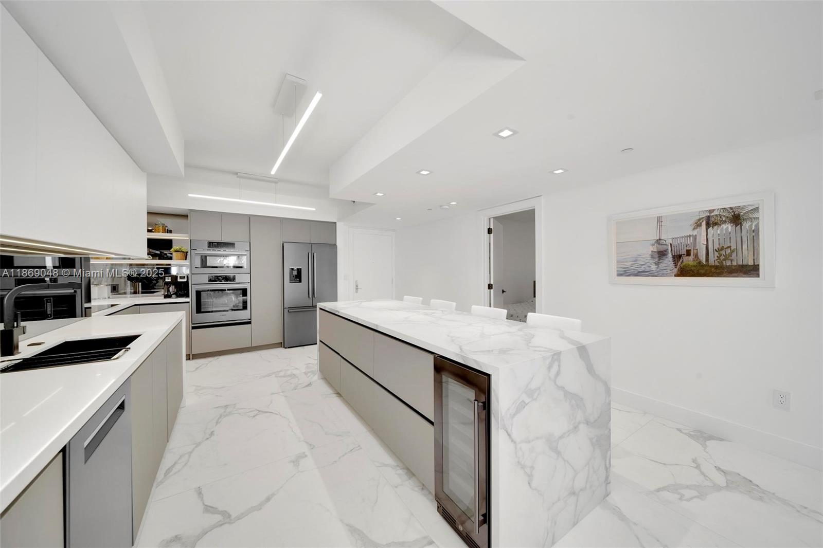 Ver detalles 3103 3 / 3 1841 sq. ft. $ 2025-08-29 0 foto