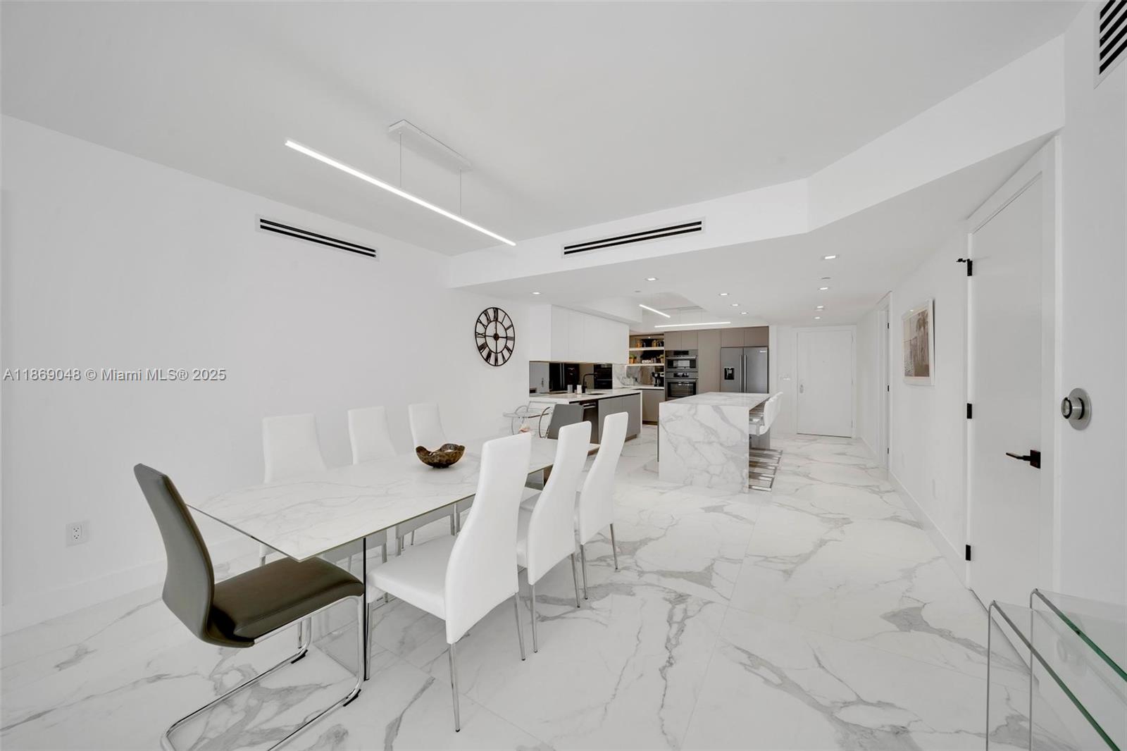 Ver detalles 3103 3 / 3 1841 sq. ft. $ 2025-08-29 0 foto
