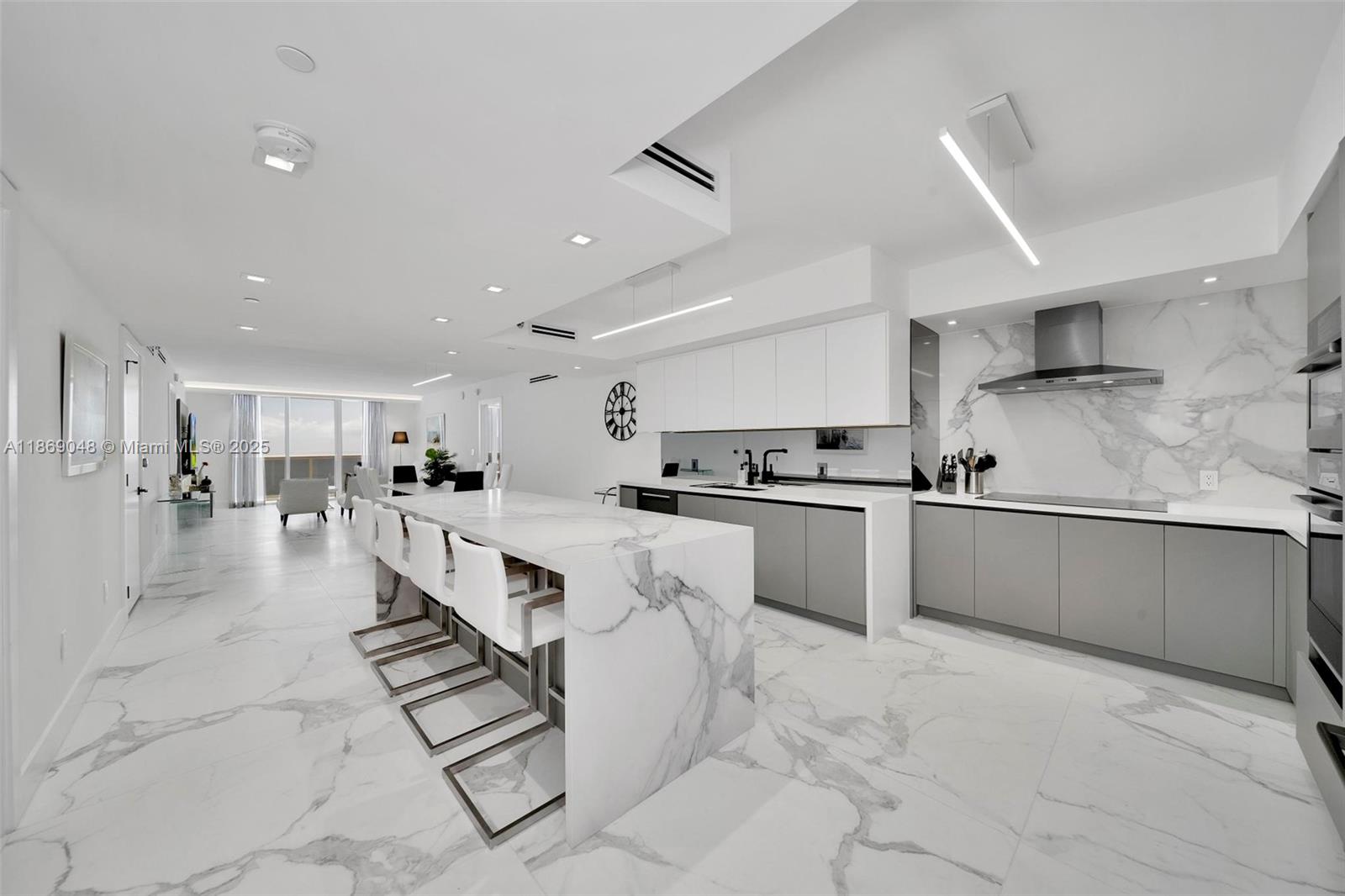 Ver detalles 3103 3 / 3 1841 sq. ft. $ 2025-08-29 0 foto