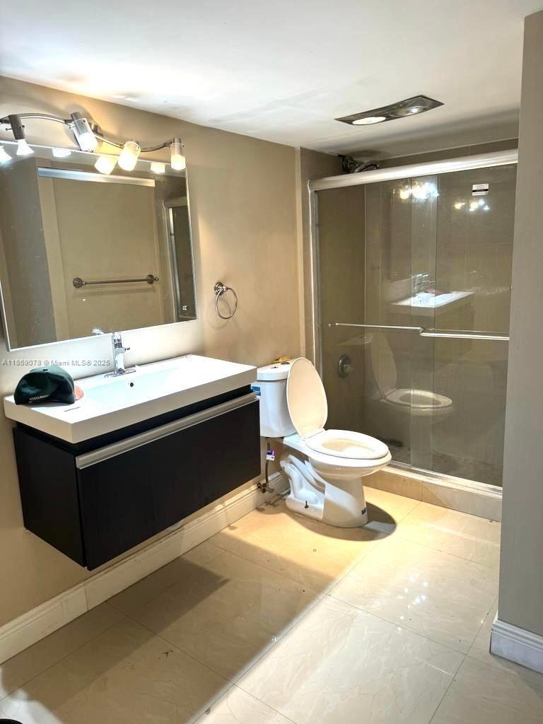 Подробнее 1230 1 / 2 991 кв.футов $ 2025-08-29 0 Фото