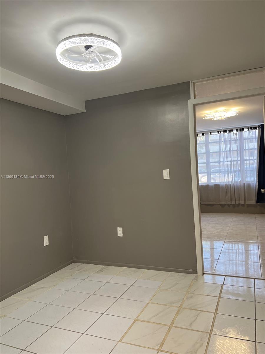 See details 100-3 1 / 1 909 sq. ft. $ 2025-08-29 0 Photo