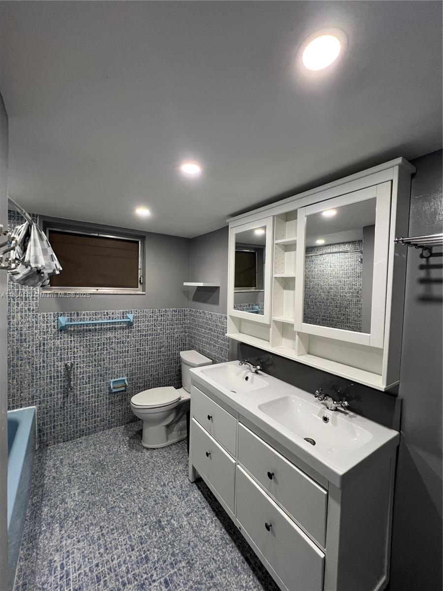 See details 100-3 1 / 1 909 sq. ft. $ 2025-08-29 0 Photo