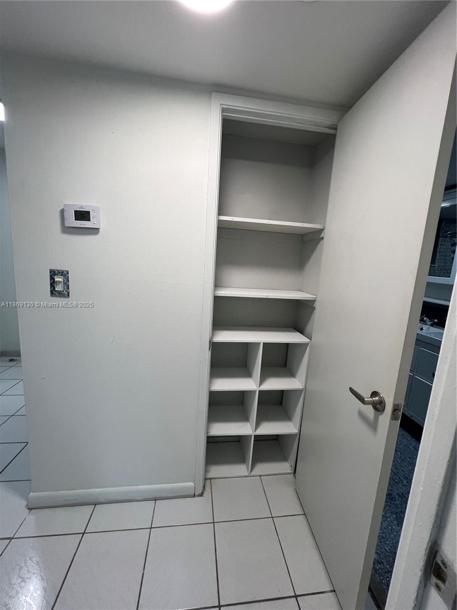 See details 100-3 1 / 1 909 sq. ft. $ 2025-08-29 0 Photo