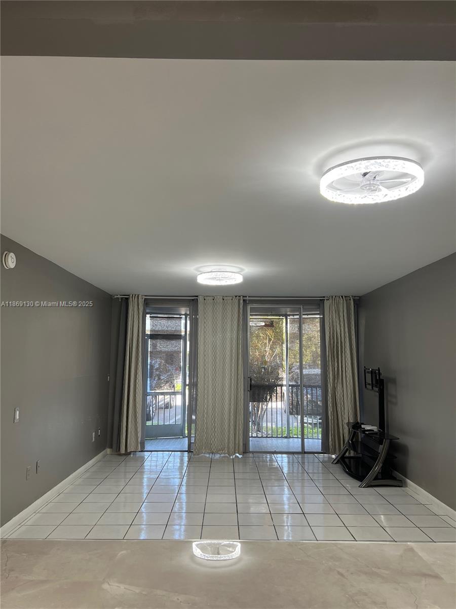 See details 100-3 1 / 1 909 sq. ft. $ 2025-08-29 0 Photo