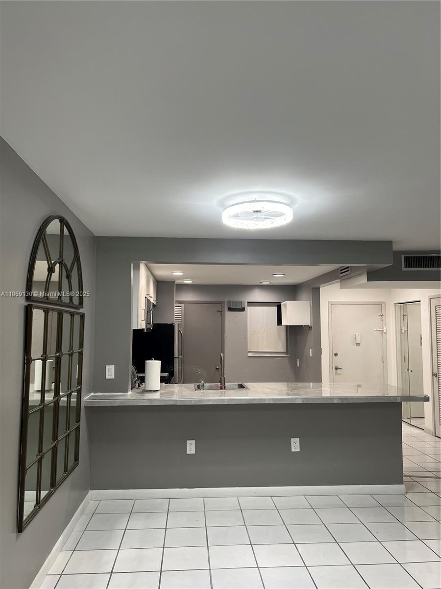 See details 100-3 1 / 1 909 sq. ft. $ 2025-08-29 0 Photo