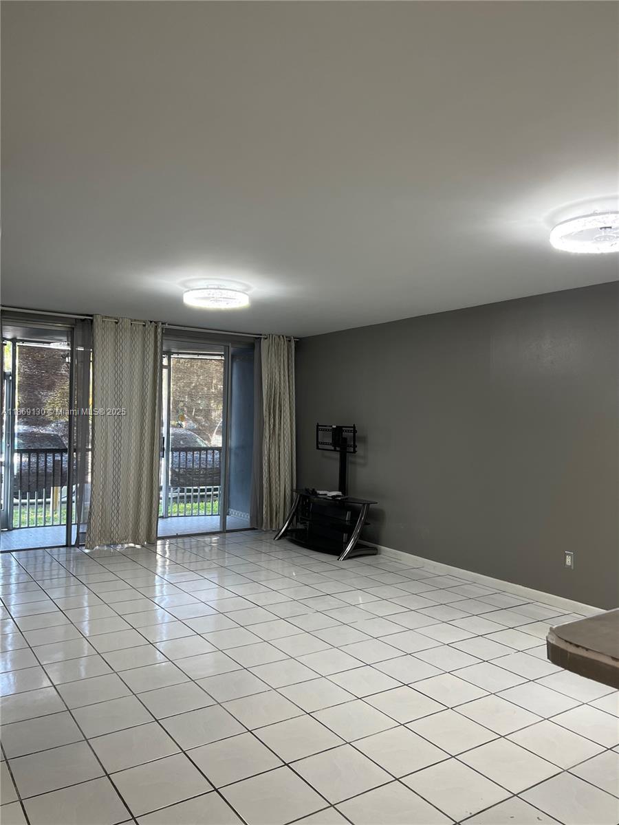 See details 100-3 1 / 1 909 sq. ft. $ 2025-08-29 0 Photo