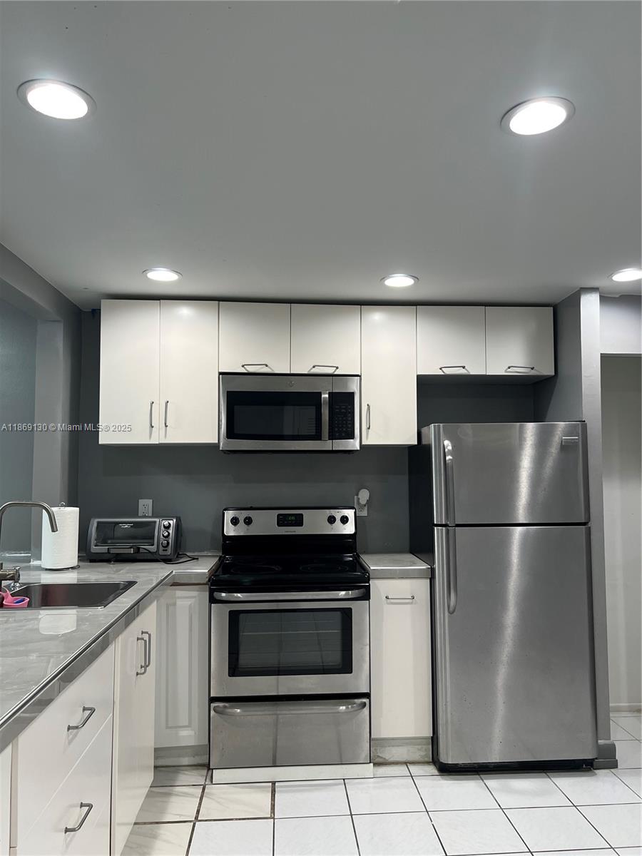 See details 100-3 1 / 1 909 sq. ft. $ 2025-08-29 0 Photo