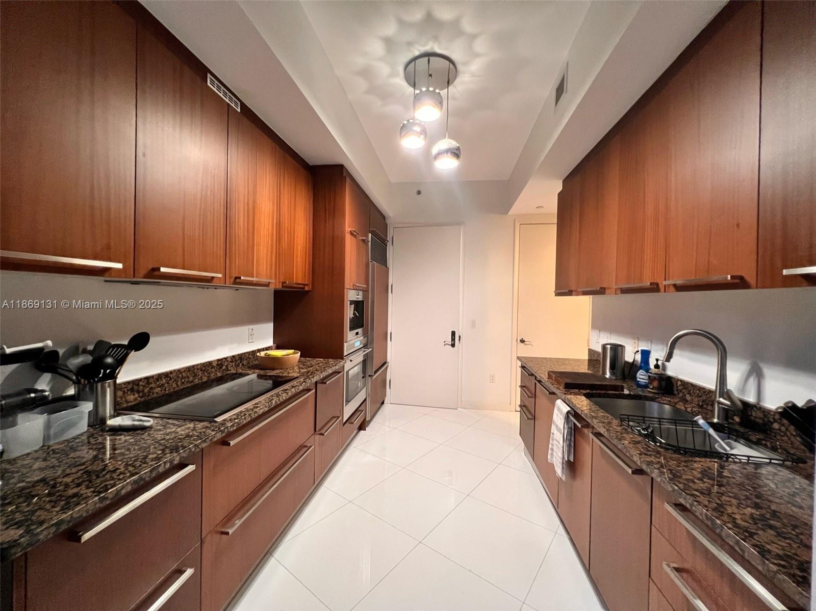 605 2 / 2 1463 sq. ft. $ 2025-09-07 0 Photo