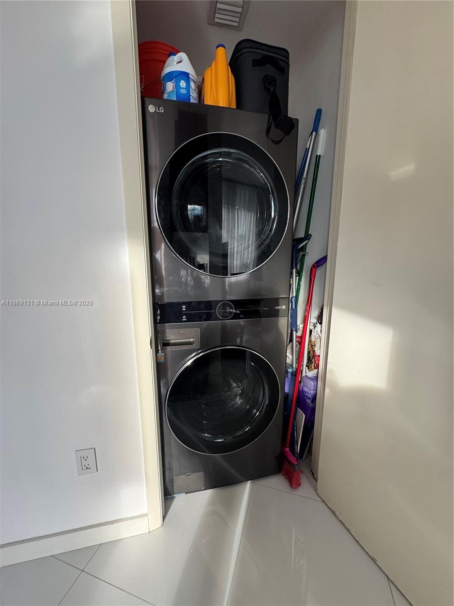 605 2 / 2 1463 sq. ft. $ 2025-09-07 0 Photo