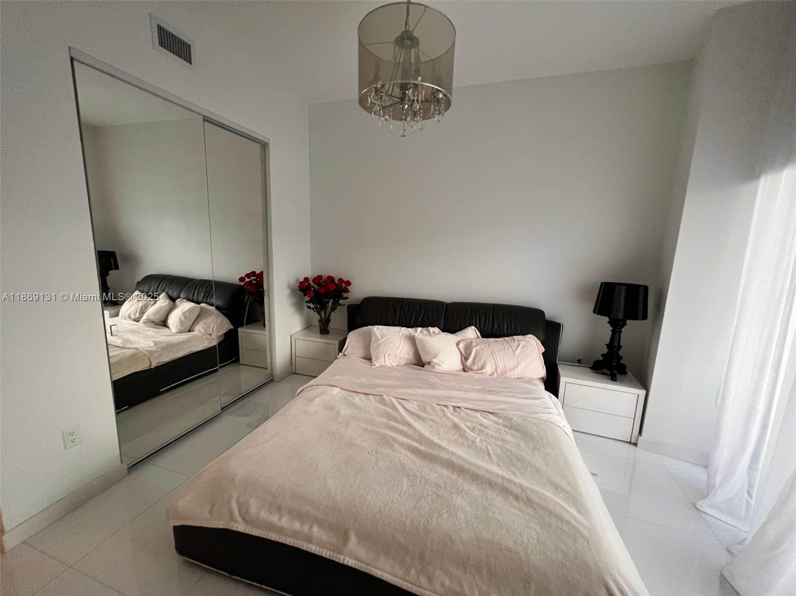 605 2 / 2 1463 sq. ft. $ 2025-09-07 0 Photo