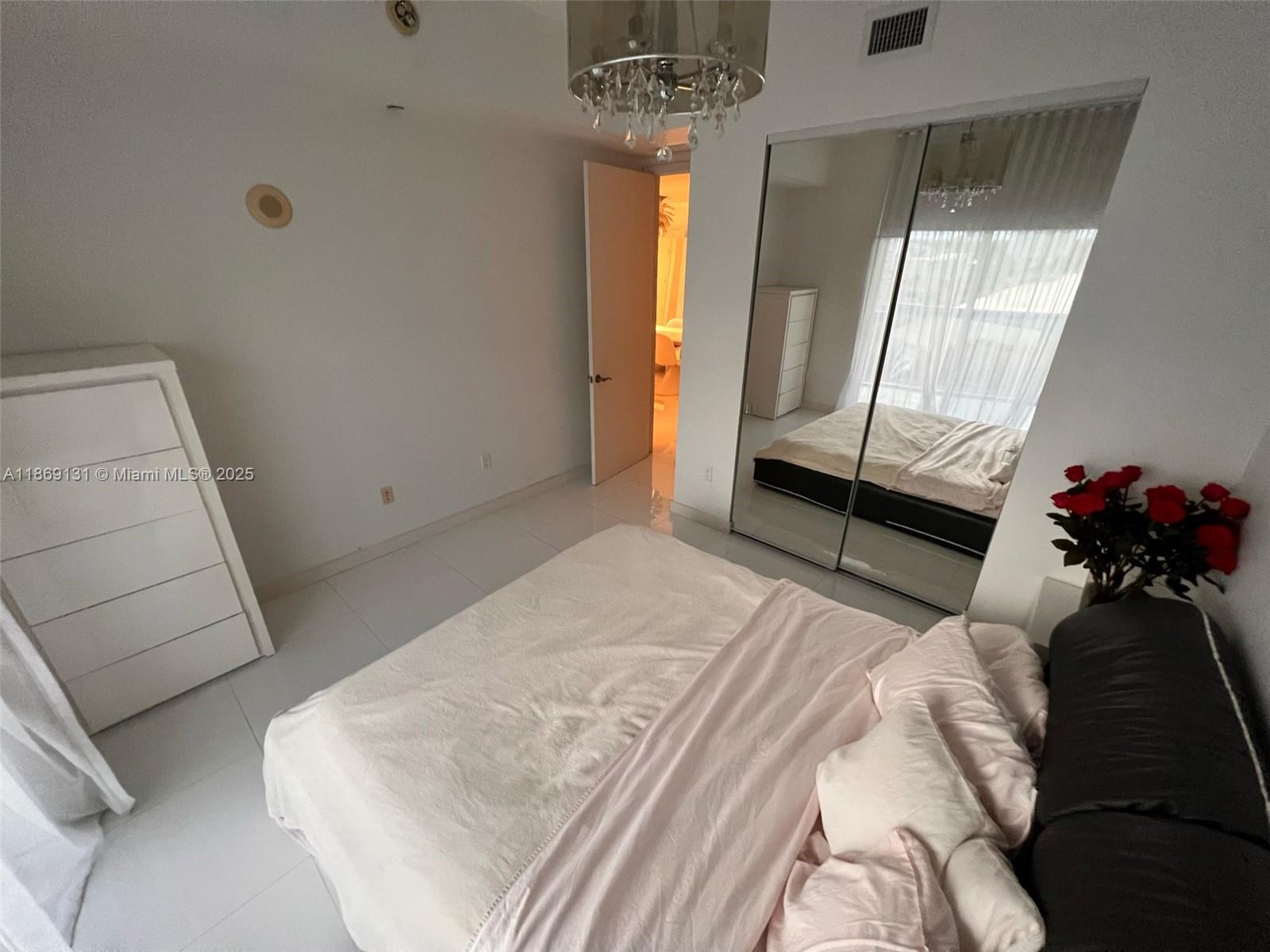 605 2 / 2 1463 sq. ft. $ 2025-09-07 0 Photo