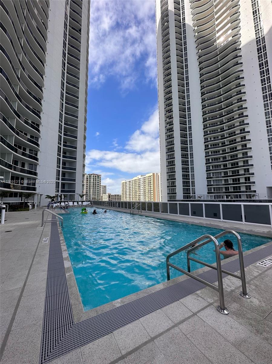 605 2 / 2 1463 sq. ft. $ 2025-09-07 0 Photo