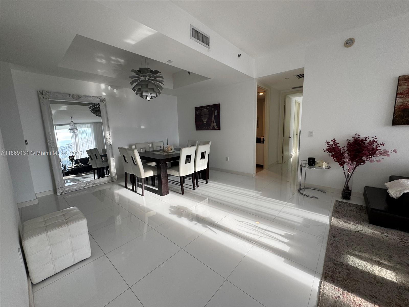 605 2 / 2 1463 sq. ft. $ 2025-09-07 0 Photo