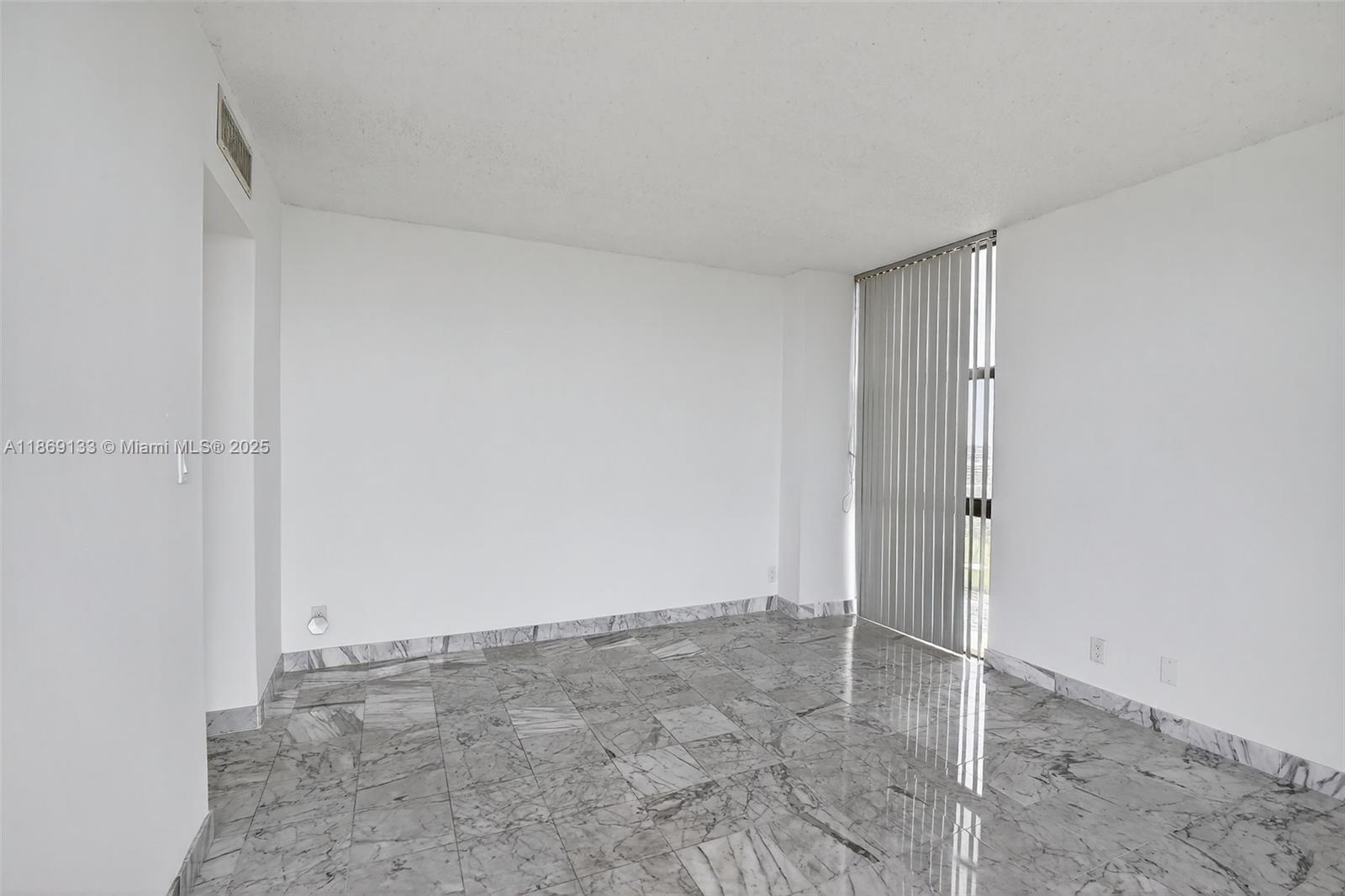 Photo of 20379 Country Club Dr  #1639, Aventura, Florida, 33180 - 