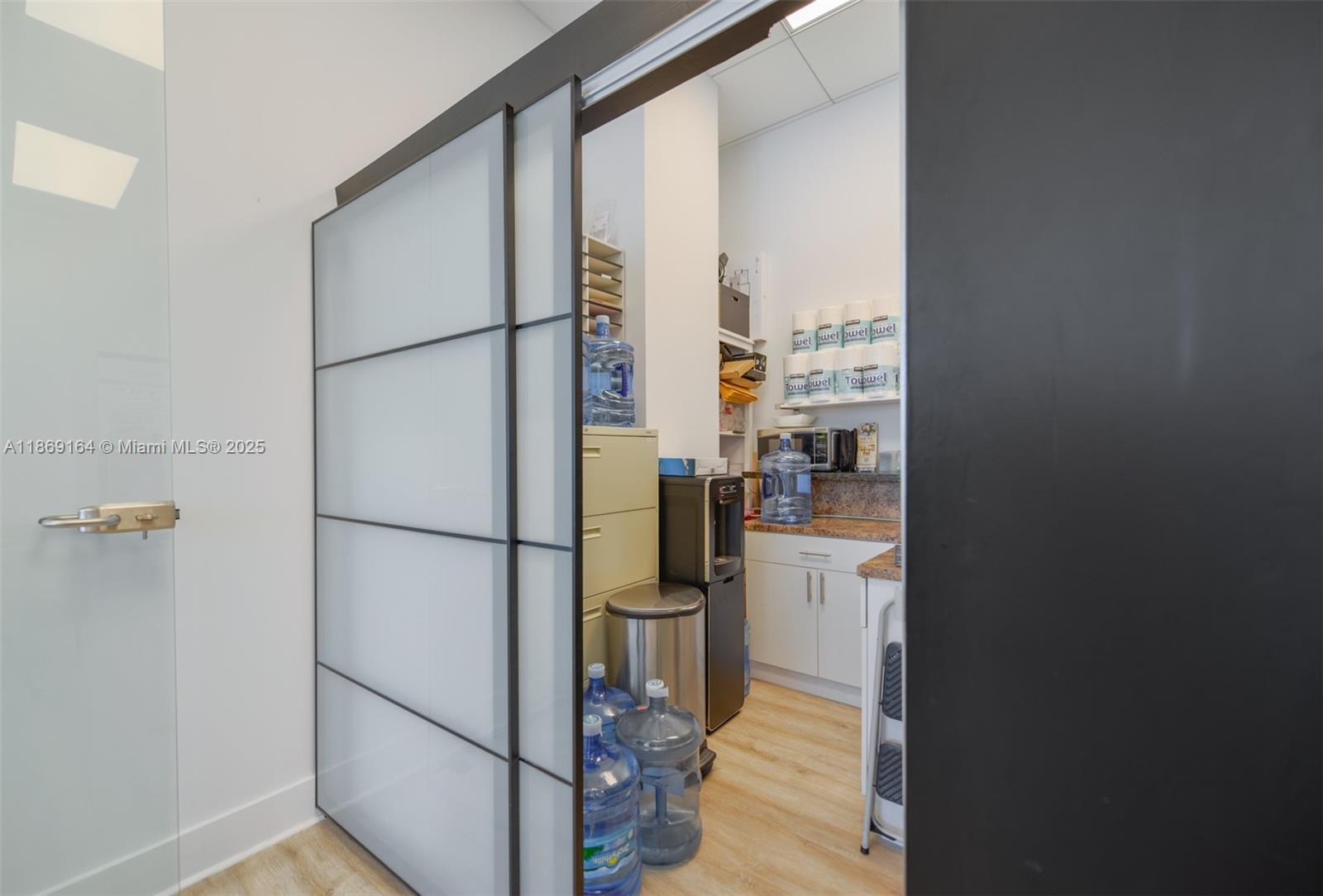 See details / sq. ft. $ 2025-08-29 0 Photo