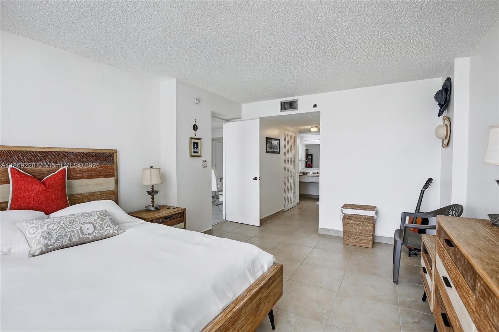 See details 1703 2 / 2 1232 sq. ft. $ 2025-08-29 0 Photo