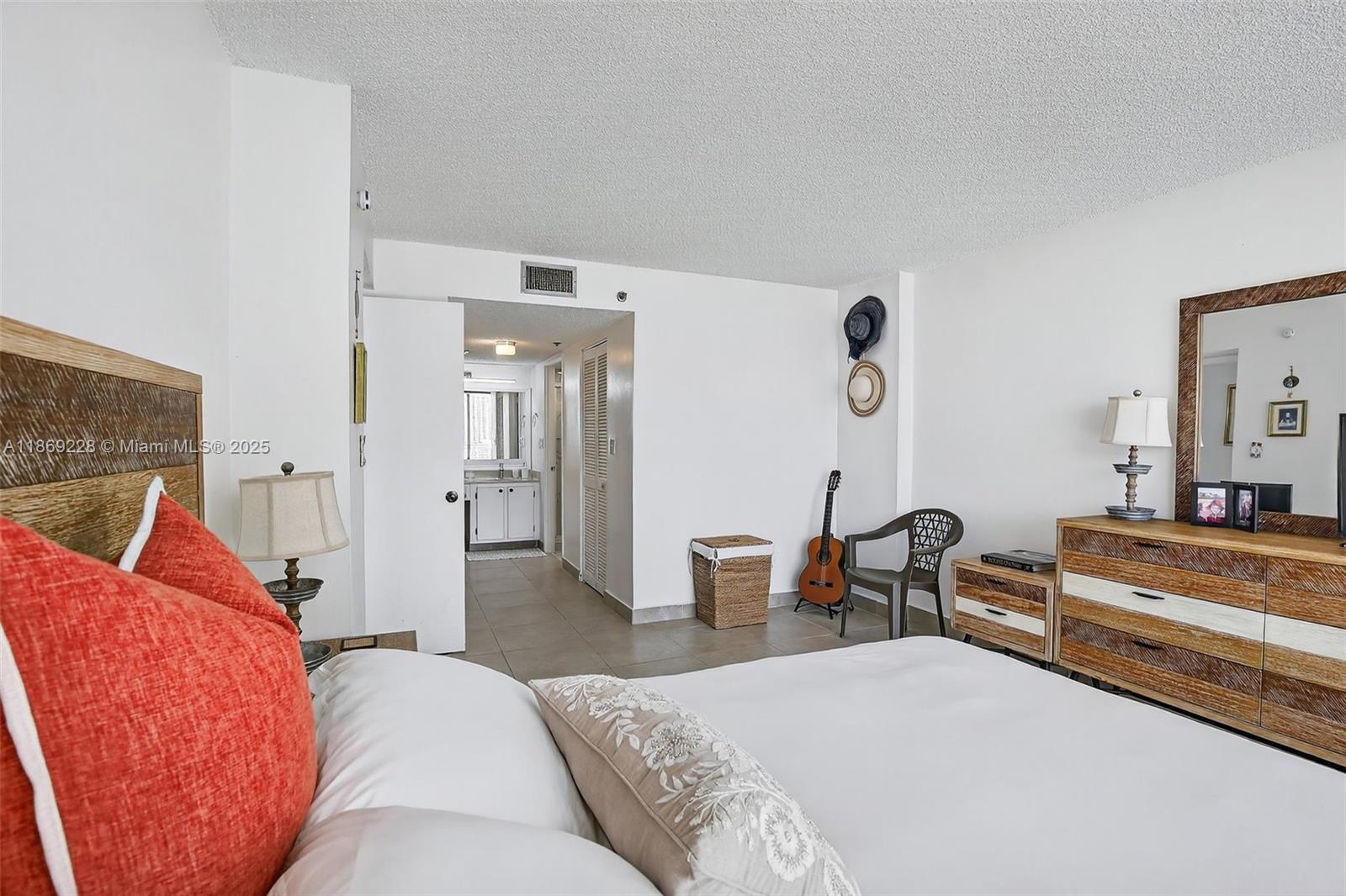 See details 1703 2 / 2 1232 sq. ft. $ 2025-08-29 0 Photo