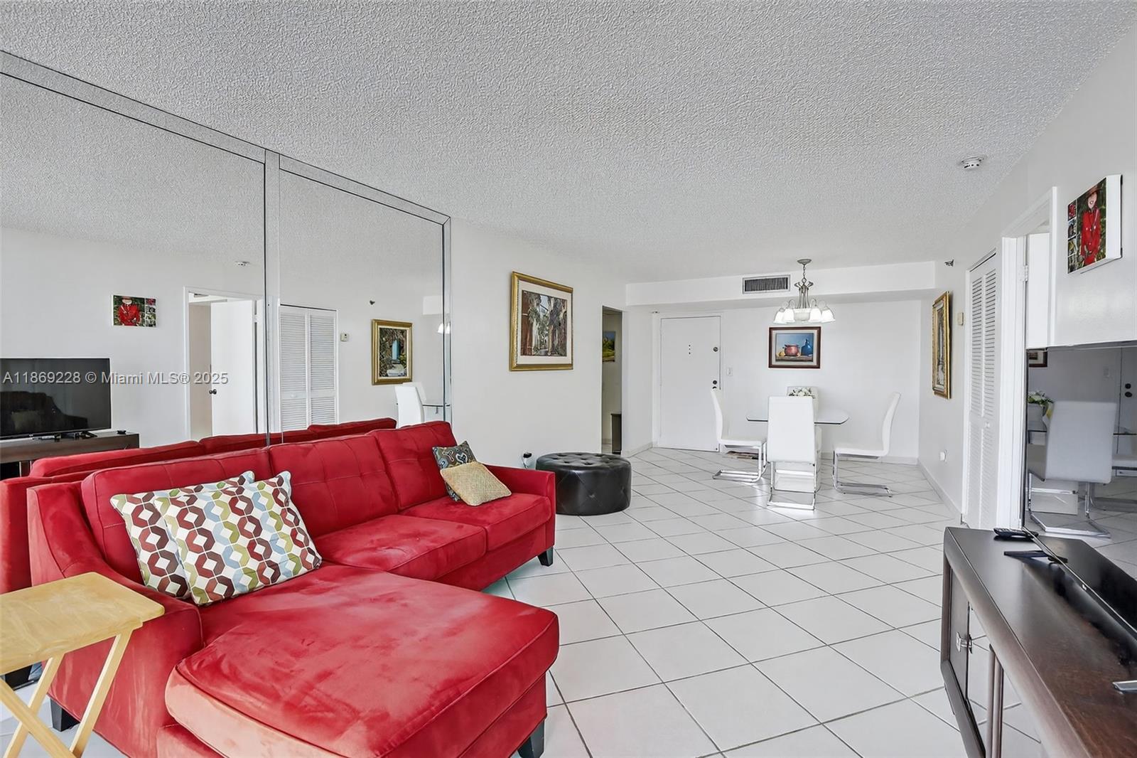 See details 1703 2 / 2 1232 sq. ft. $ 2025-08-29 0 Photo
