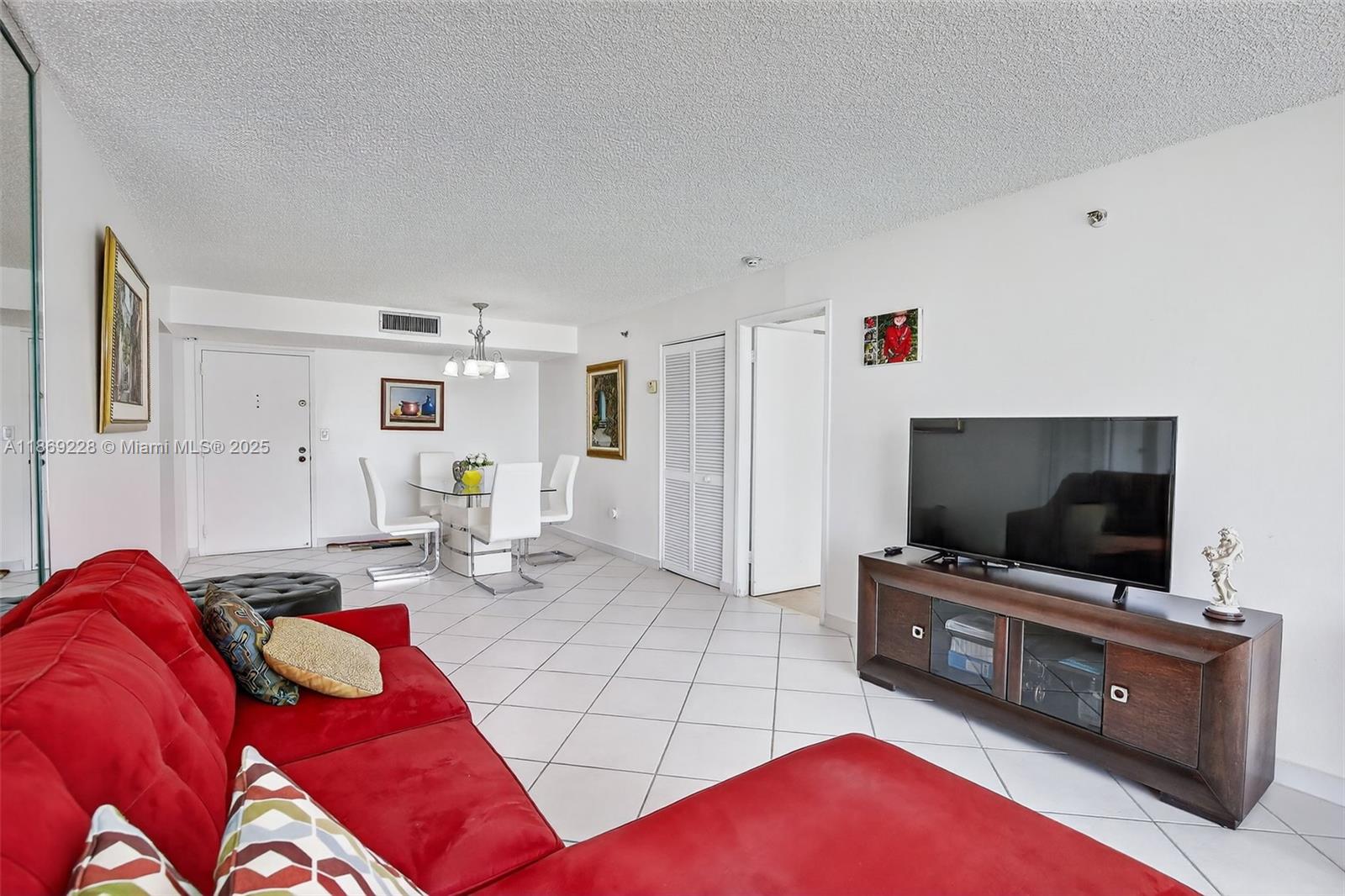See details 1703 2 / 2 1232 sq. ft. $ 2025-08-29 0 Photo