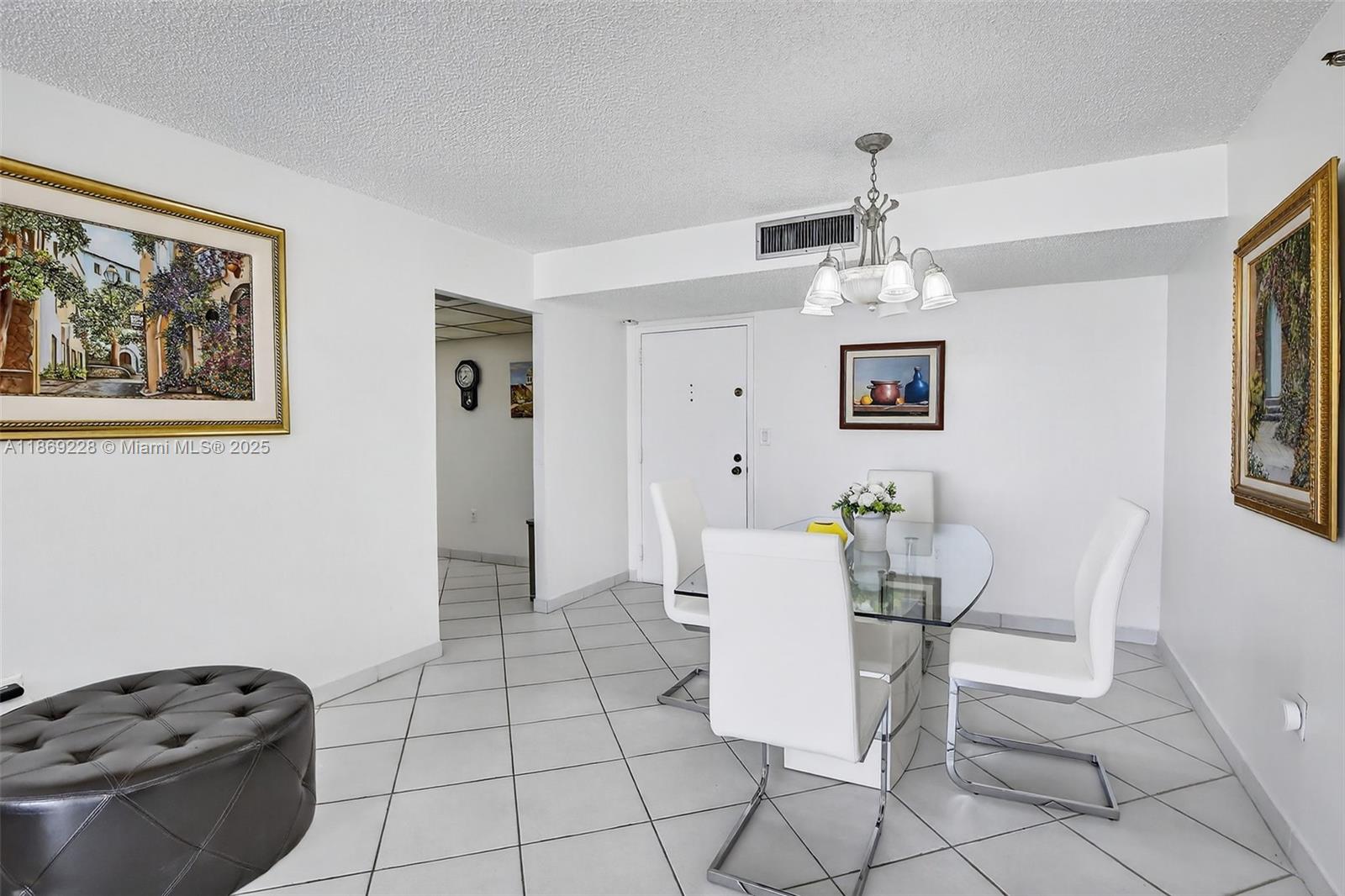 See details 1703 2 / 2 1232 sq. ft. $ 2025-08-29 0 Photo